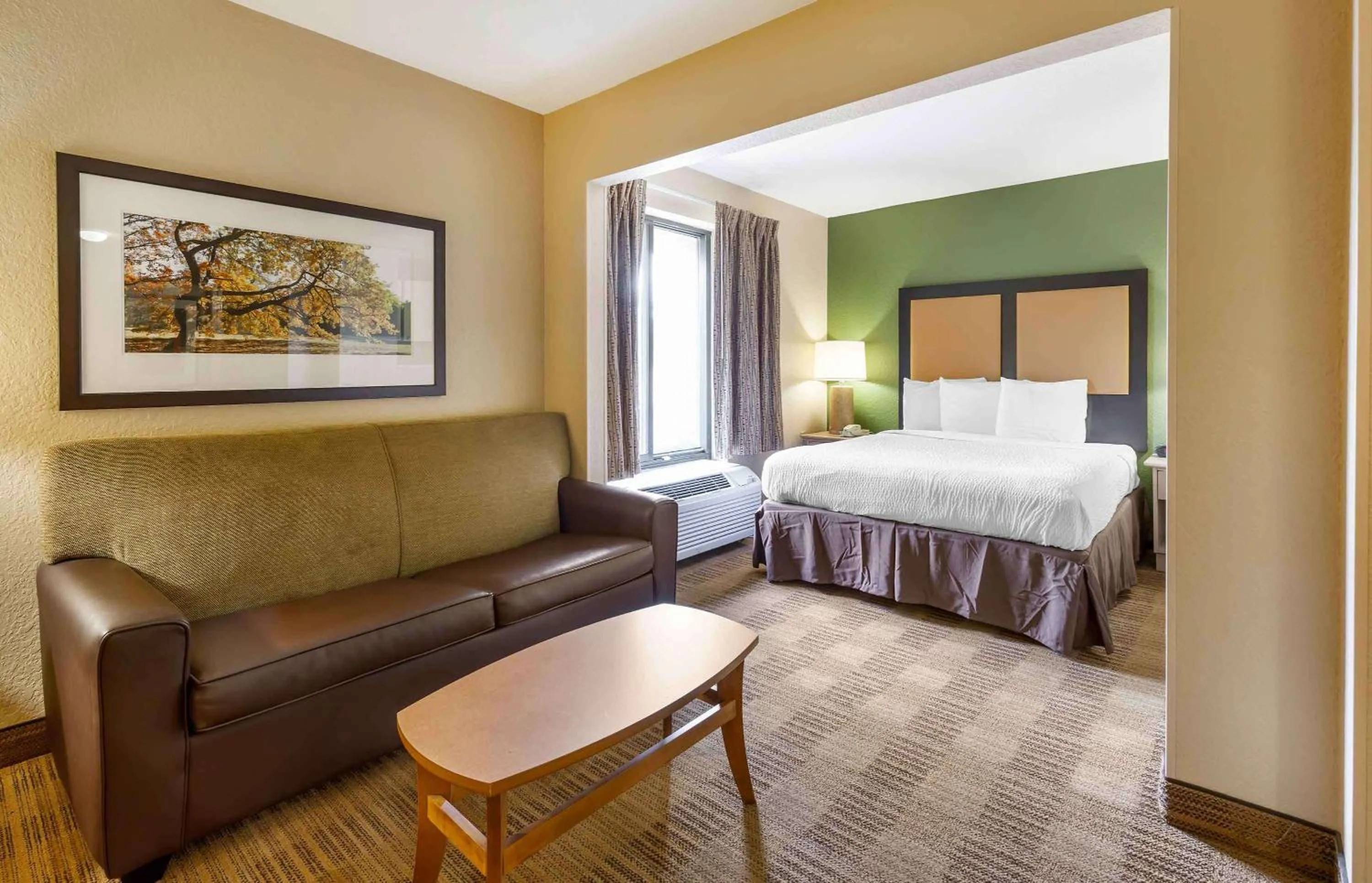 Bedroom, Bed in Extended Stay America Select Suites - Raleigh - Cary - Regency Parkway South