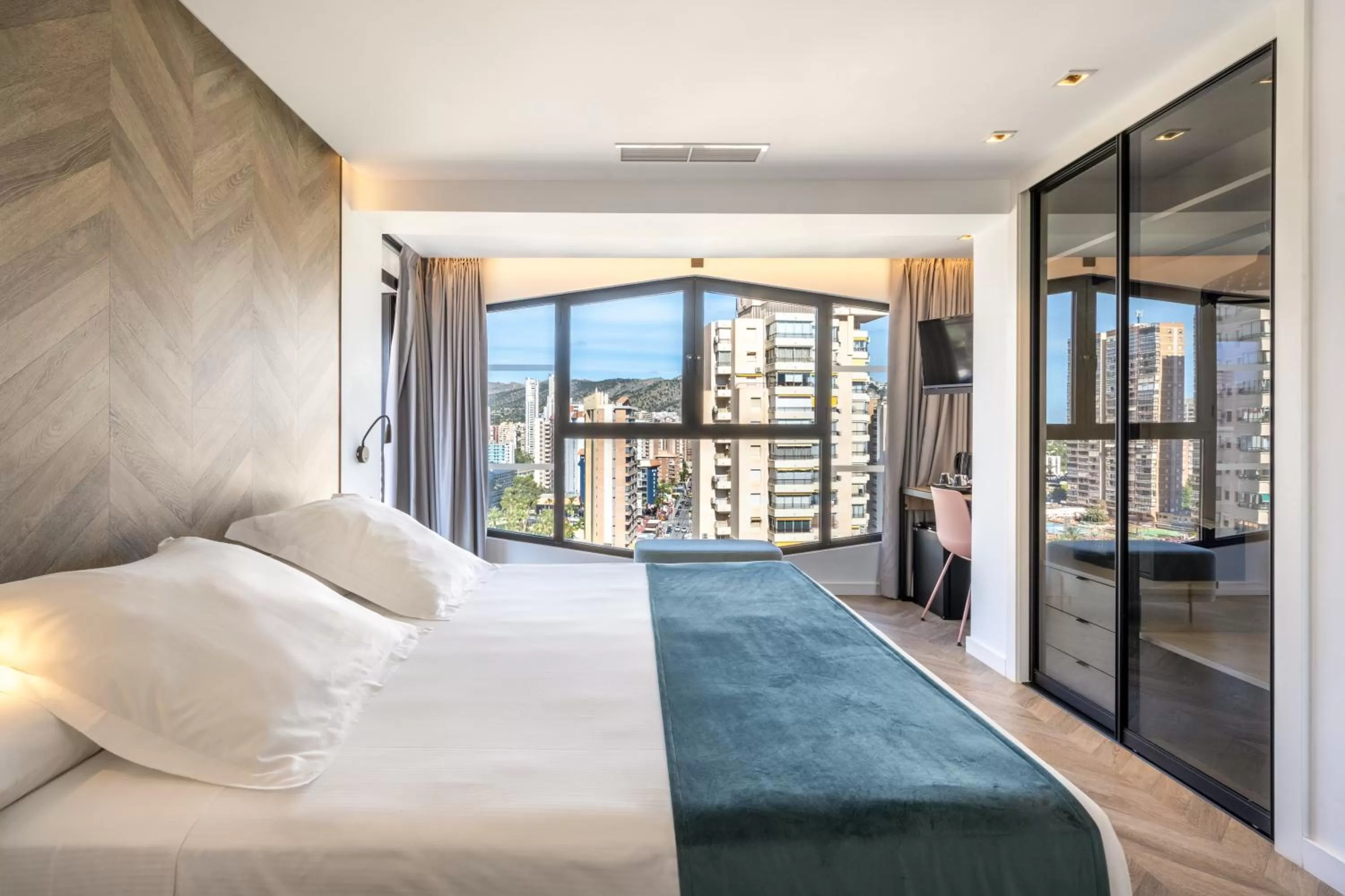 Photo of the whole room, Bed in Climia Belroy 4 Sup