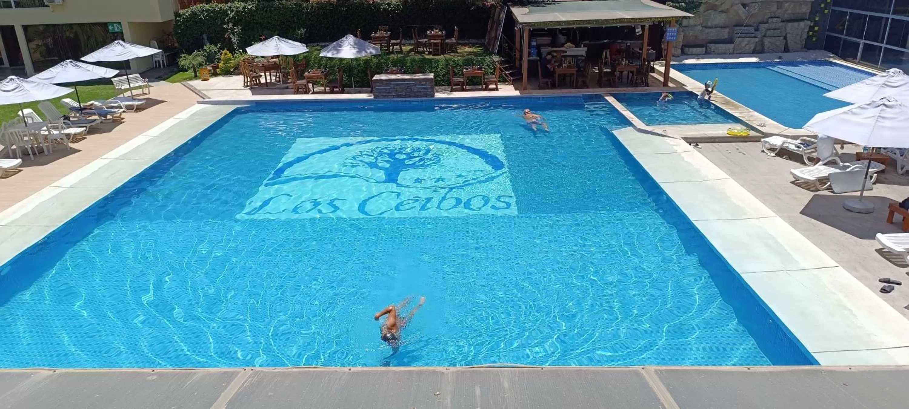 Swimming pool in Hotel Los Ceibos