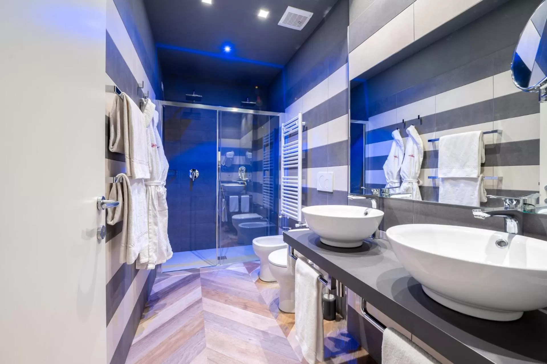 Shower in Hotel Monte Rosa