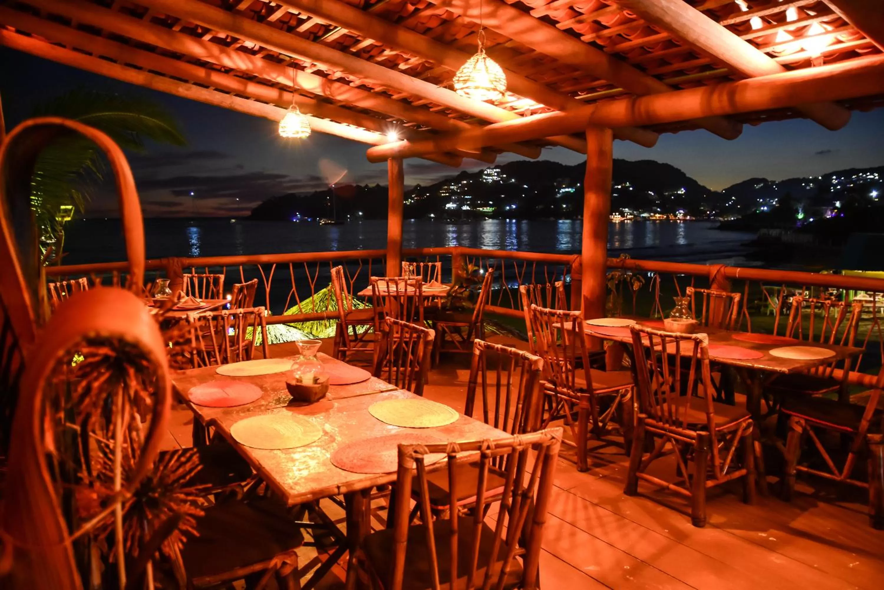 Restaurant/places to eat in Arena Suites