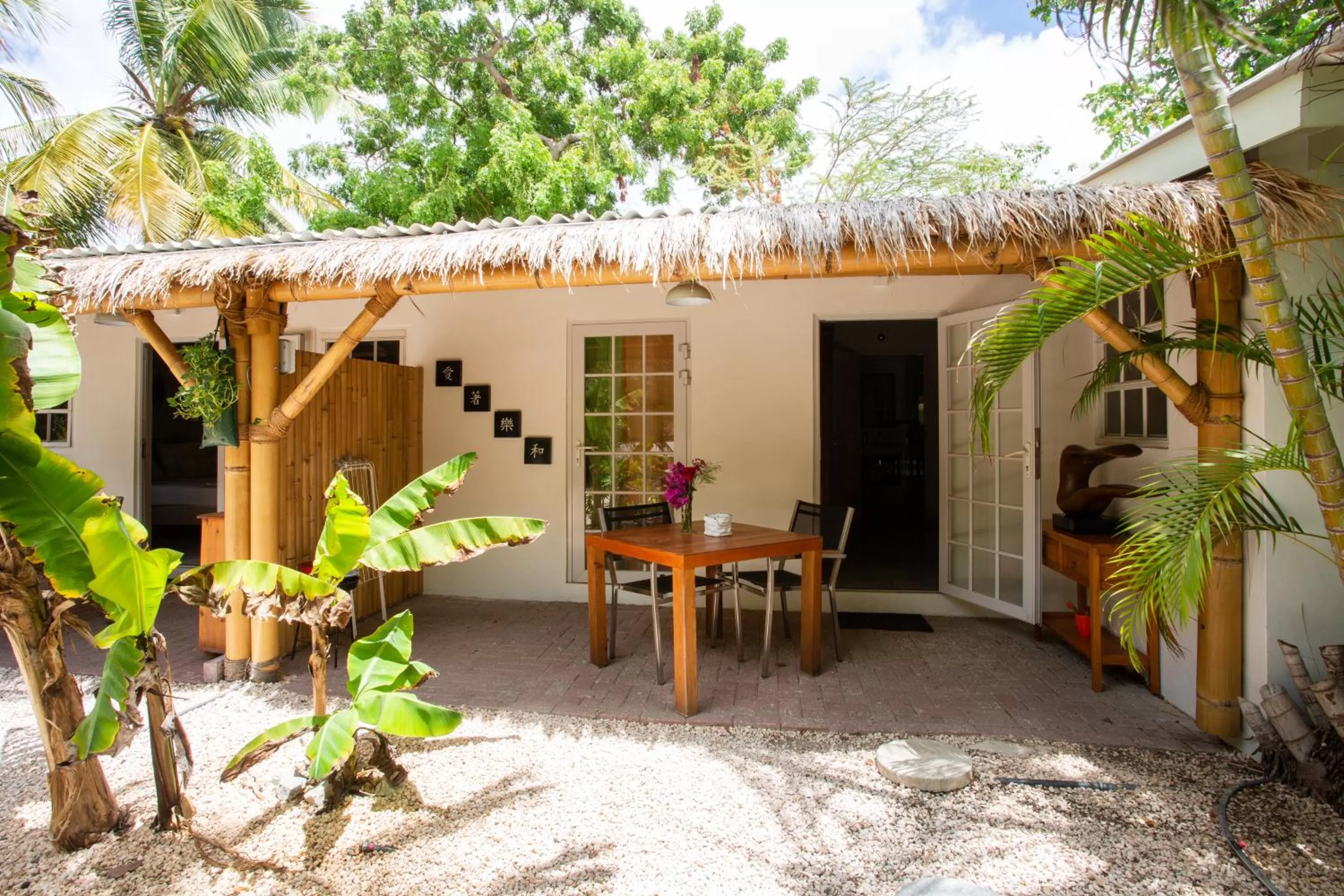 Patio in B&B Sombre di Kabana