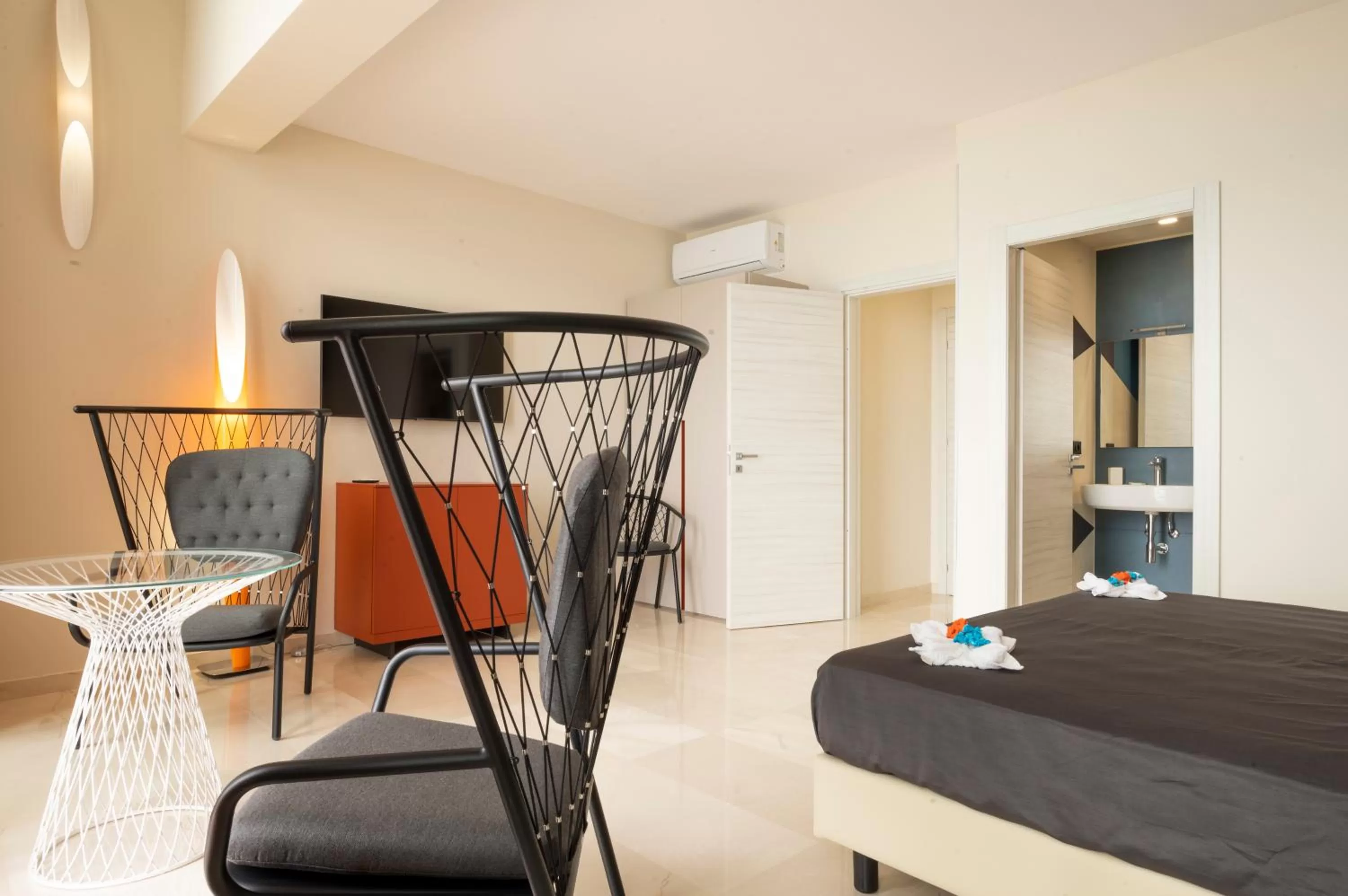 Photo of the whole room, Bed in Central Gallery Rooms- Palazzo D'Ali' Staiti XIX