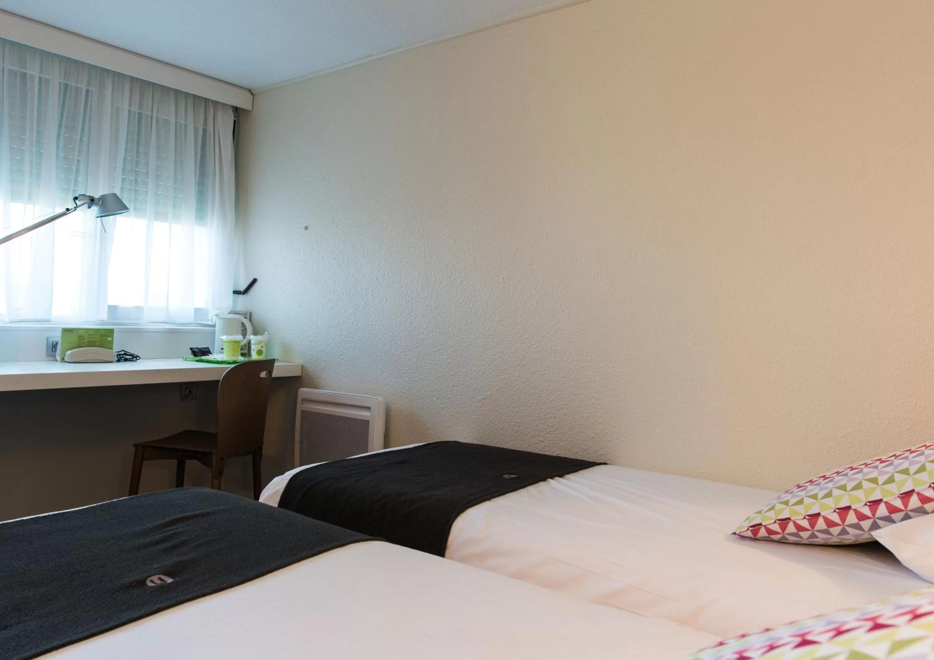 Bedroom, Bed in Campanile Deauville Saint-Arnoult