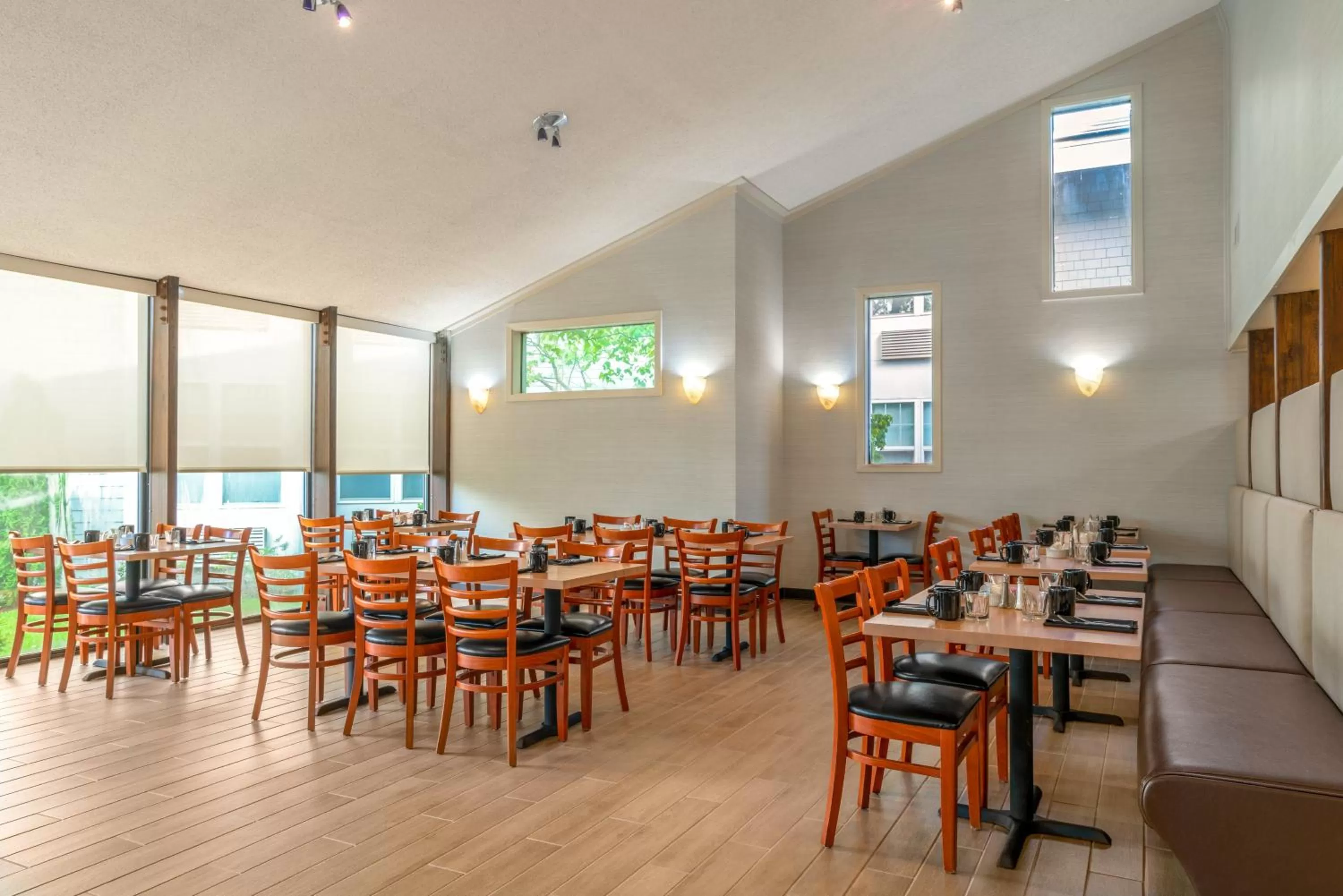 Restaurant/places to eat in Holiday Inn Cape Cod - Hyannis by IHG