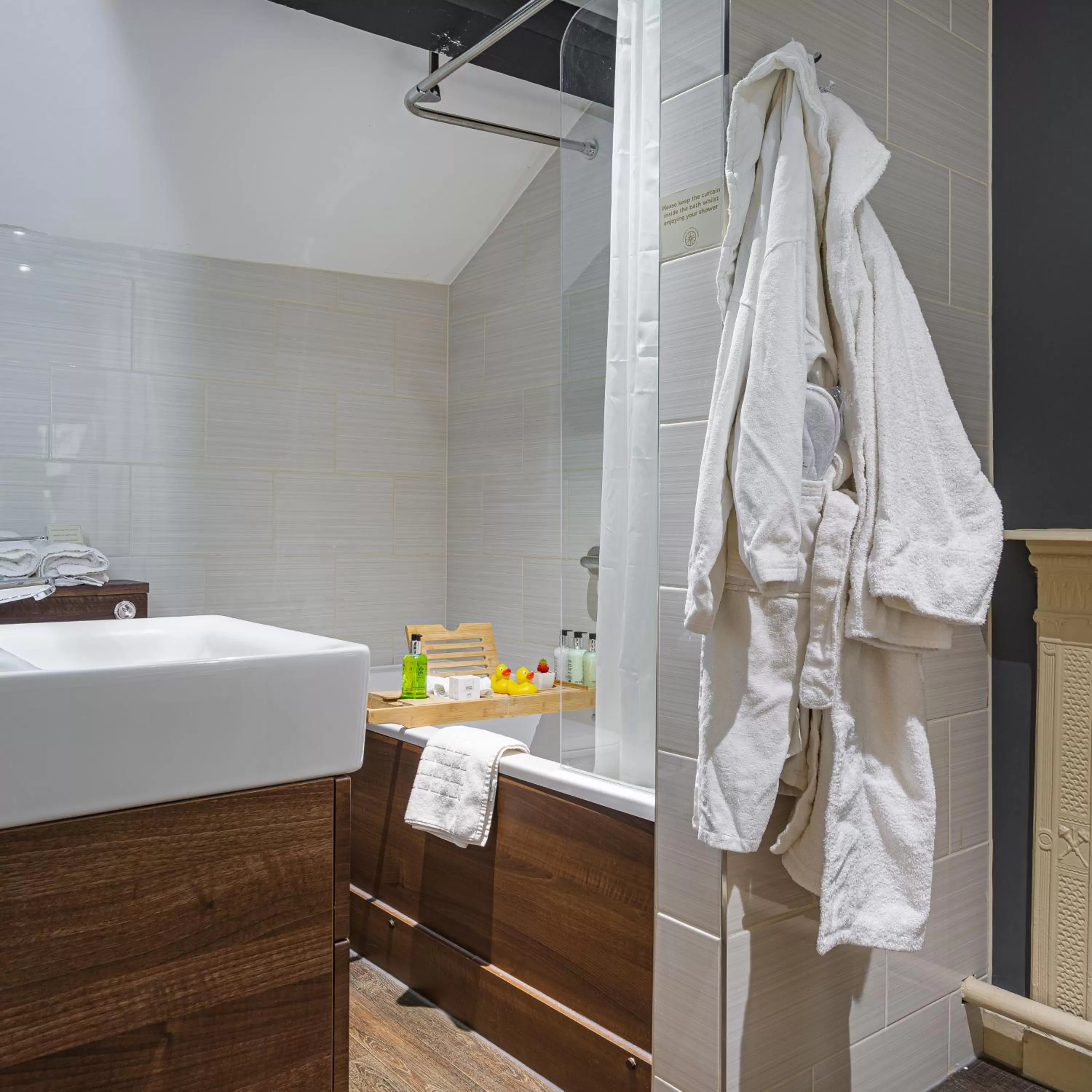 Bathroom in The Castle Hotel, Conwy, North Wales - The Coaching Inn Group