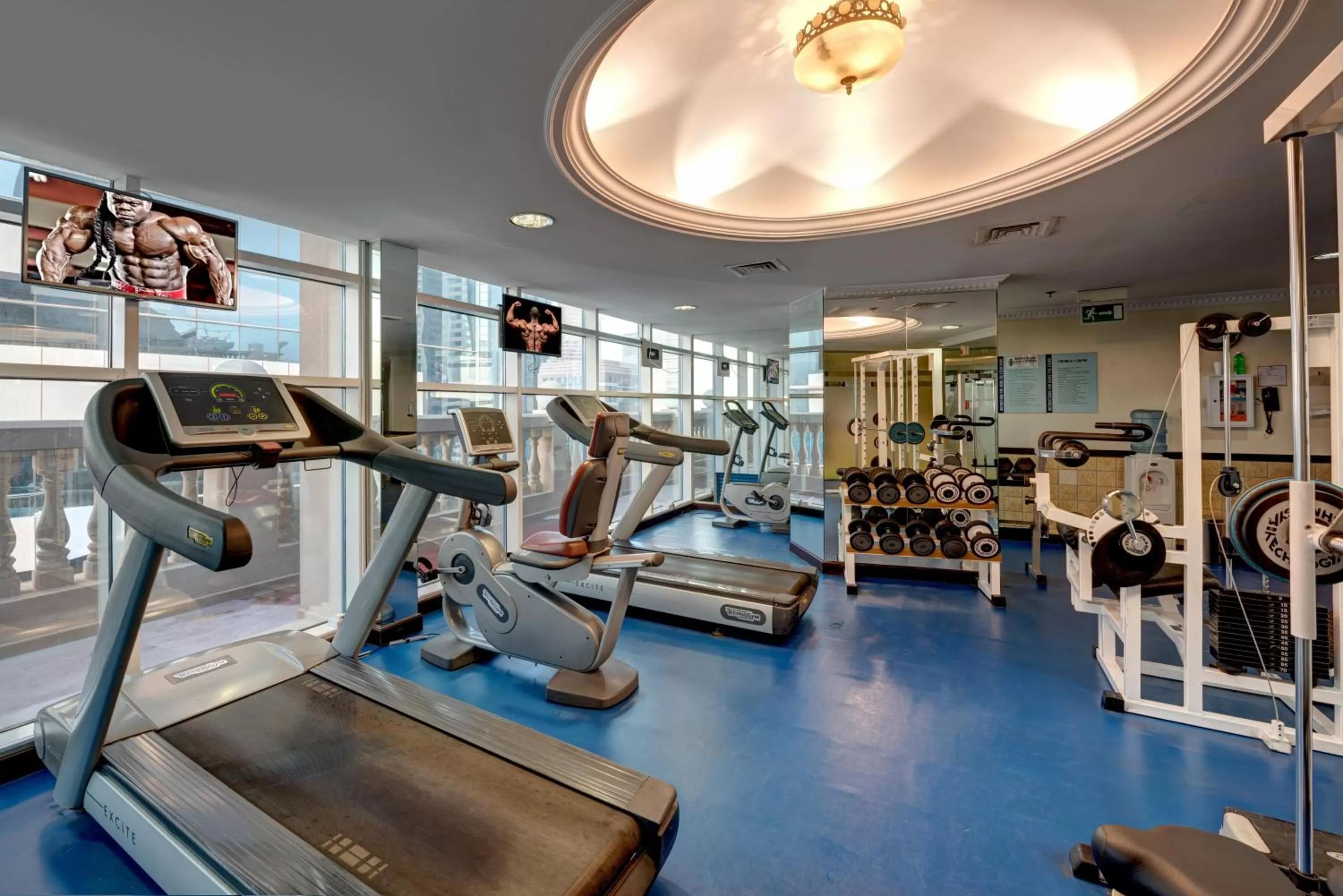 Fitness centre/facilities in Emirates Grand Hotel