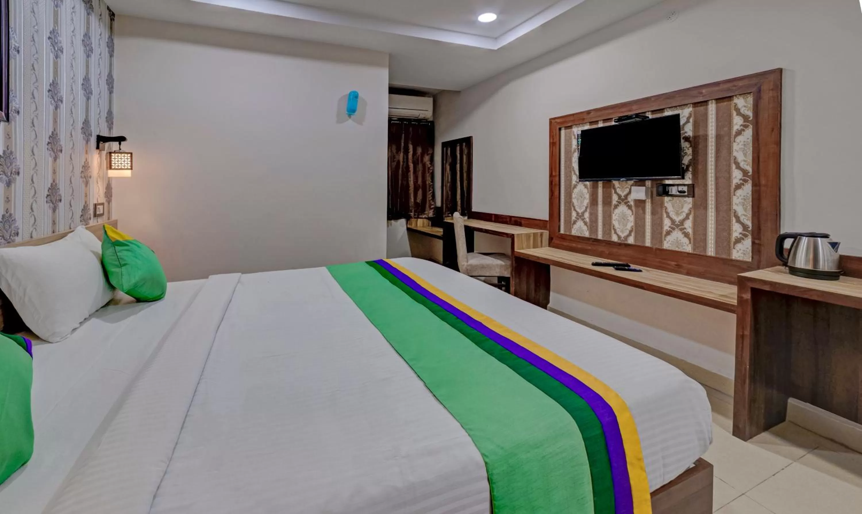 Bedroom, Bed in Treebo Seven Inn