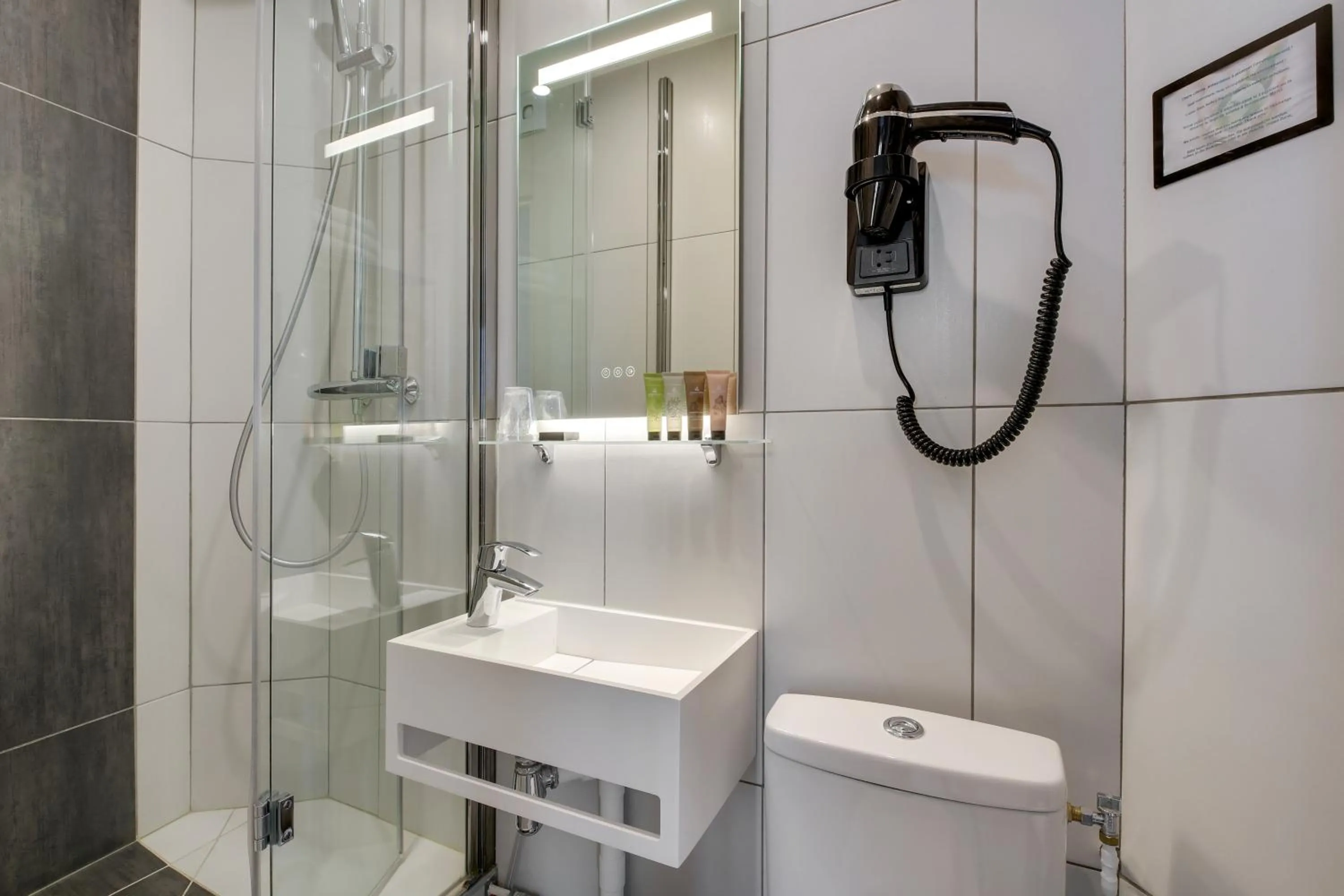 Bathroom in Hotel Riviera Elysees