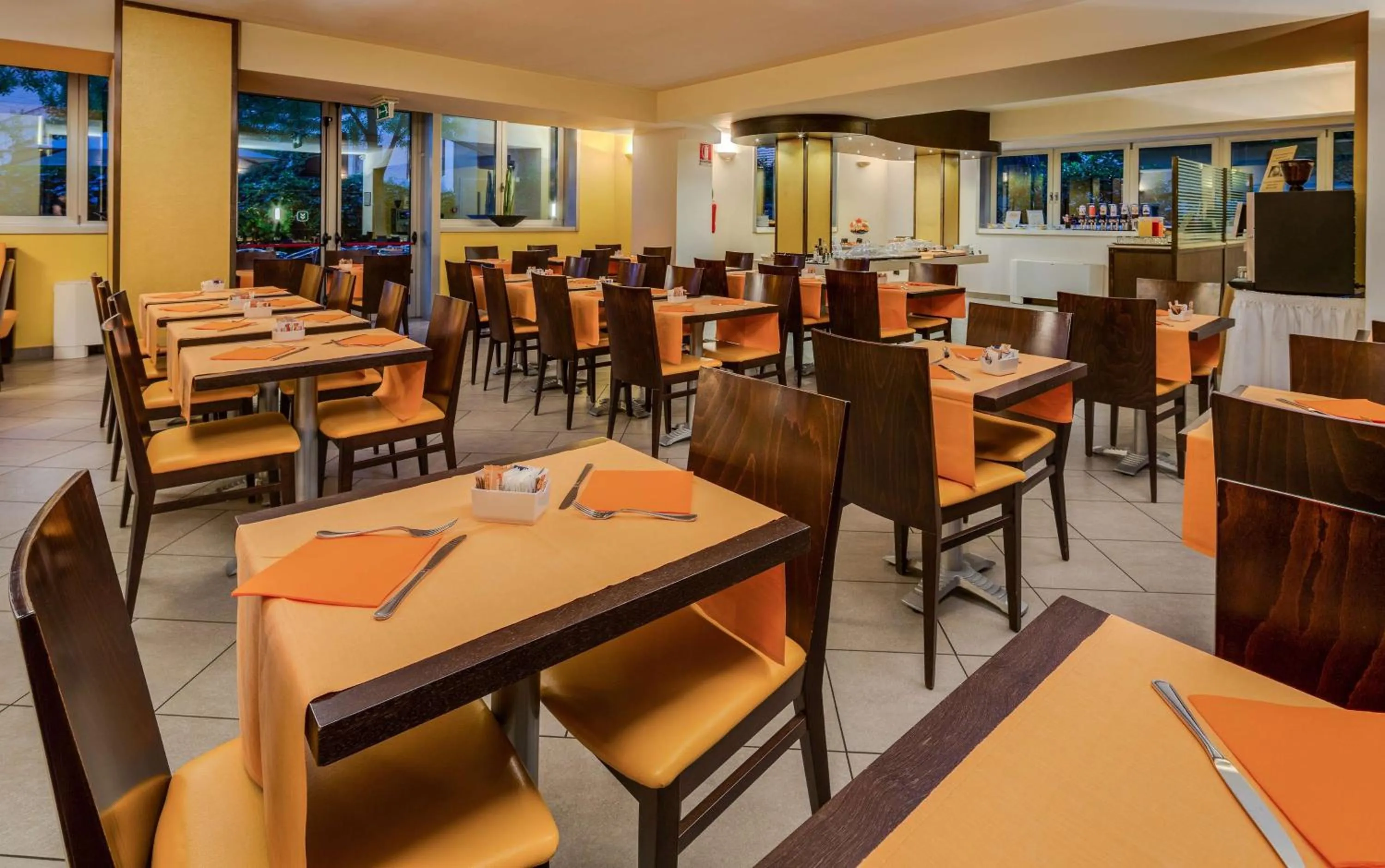 Restaurant/places to eat in Best Western City Hotel