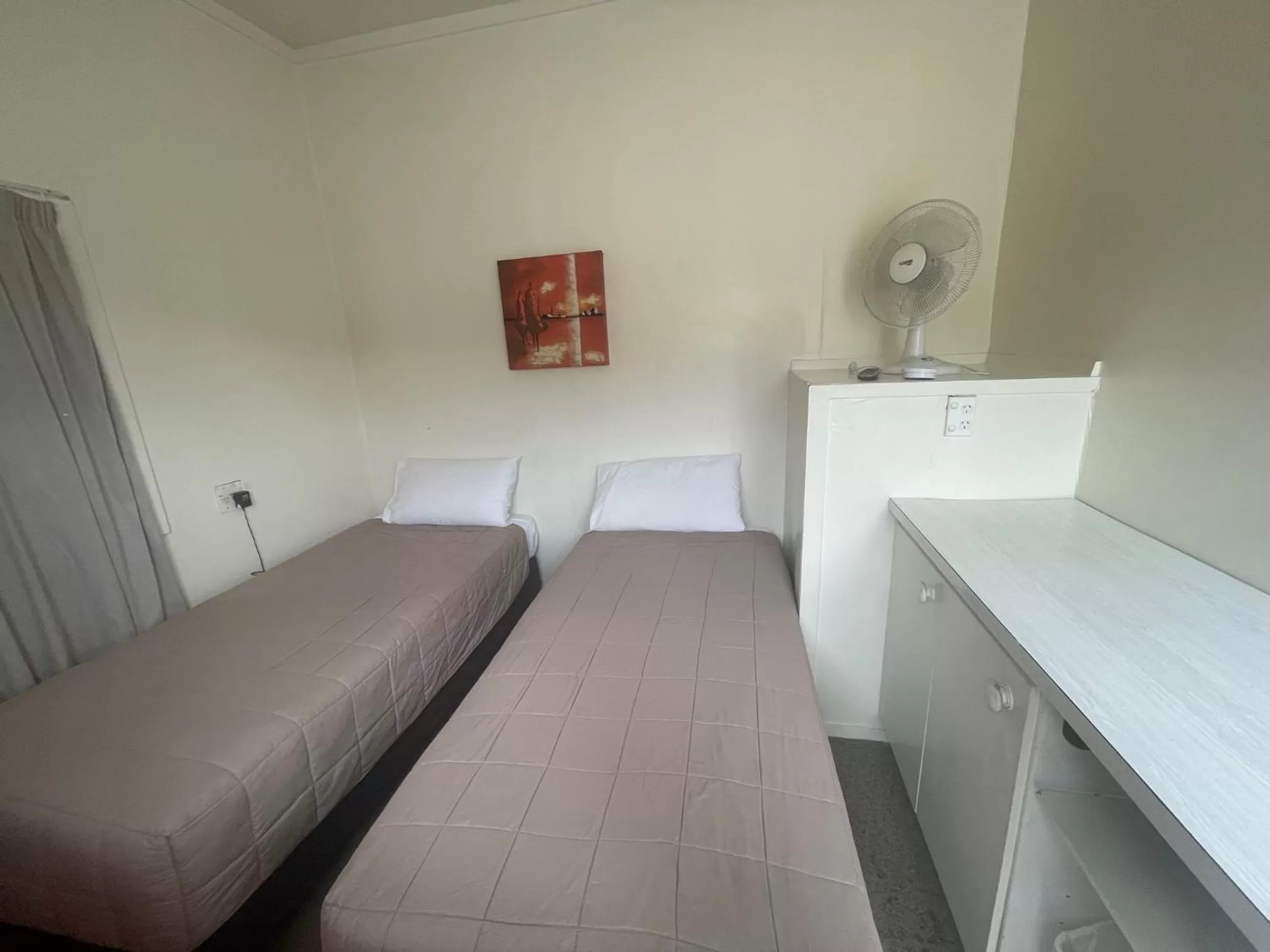 Bed in Camellia Court Family Motel