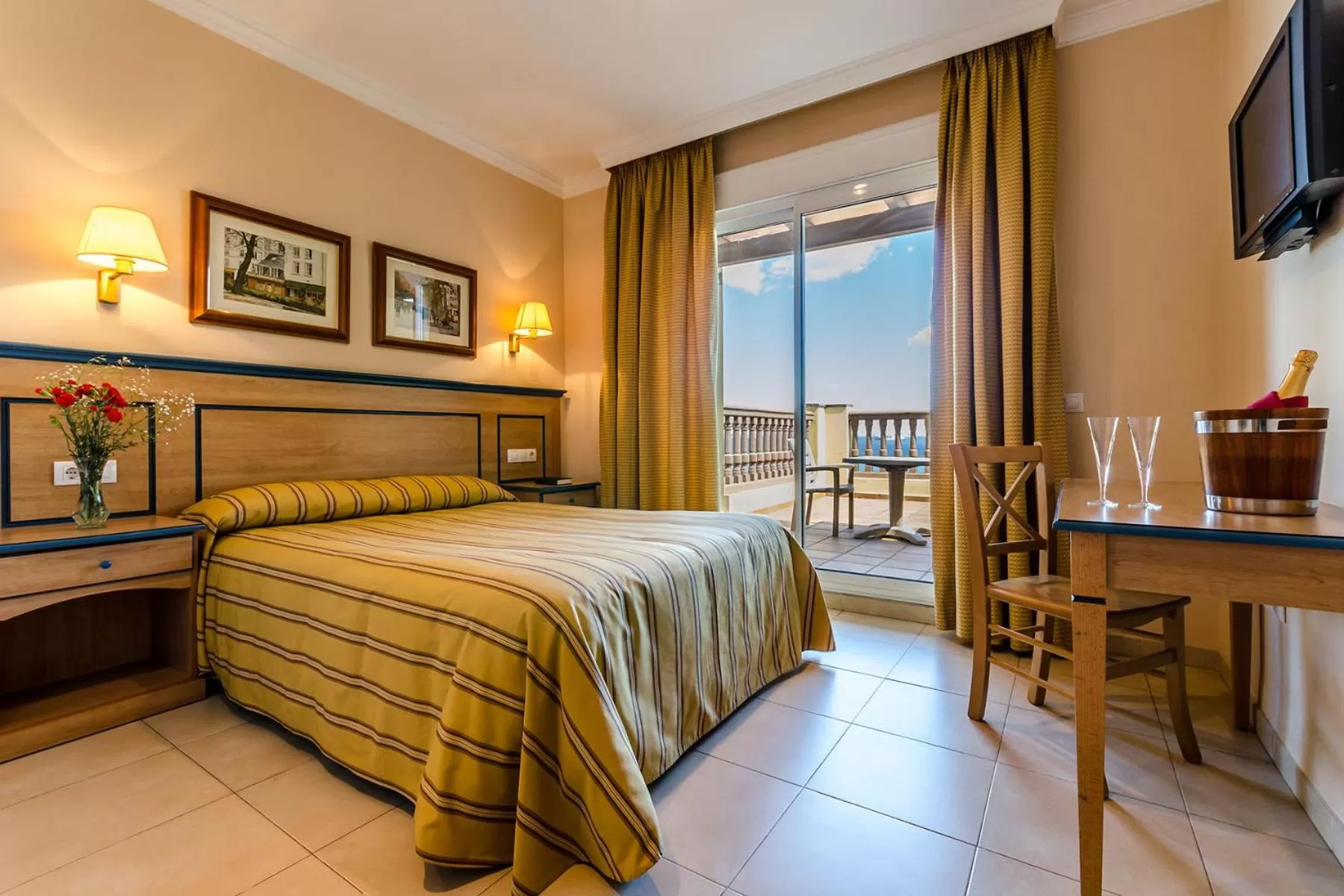 Bed in Hotel Mirador