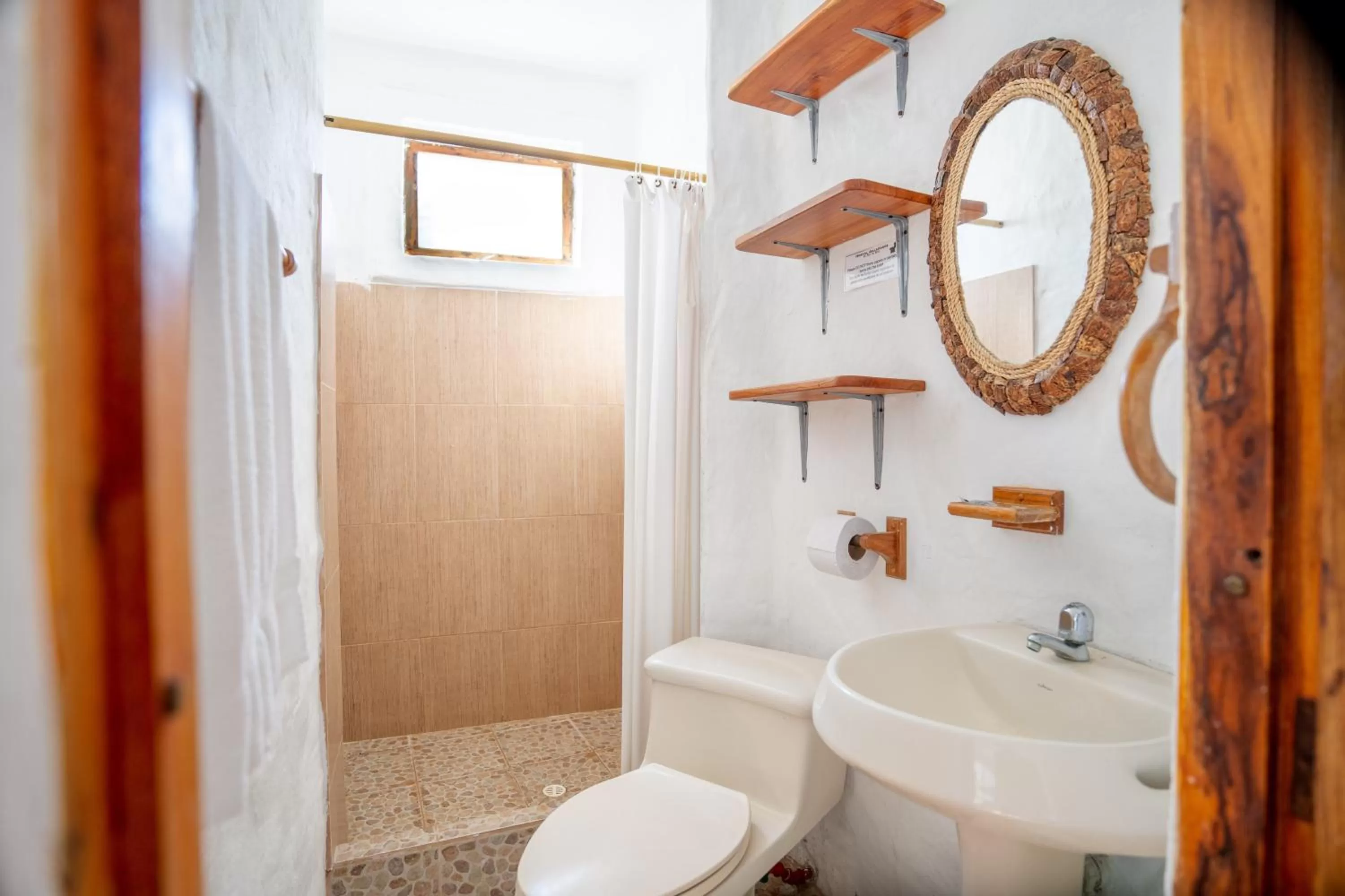 Shower, Bathroom in Hostal Galapagos by Bar de Beto