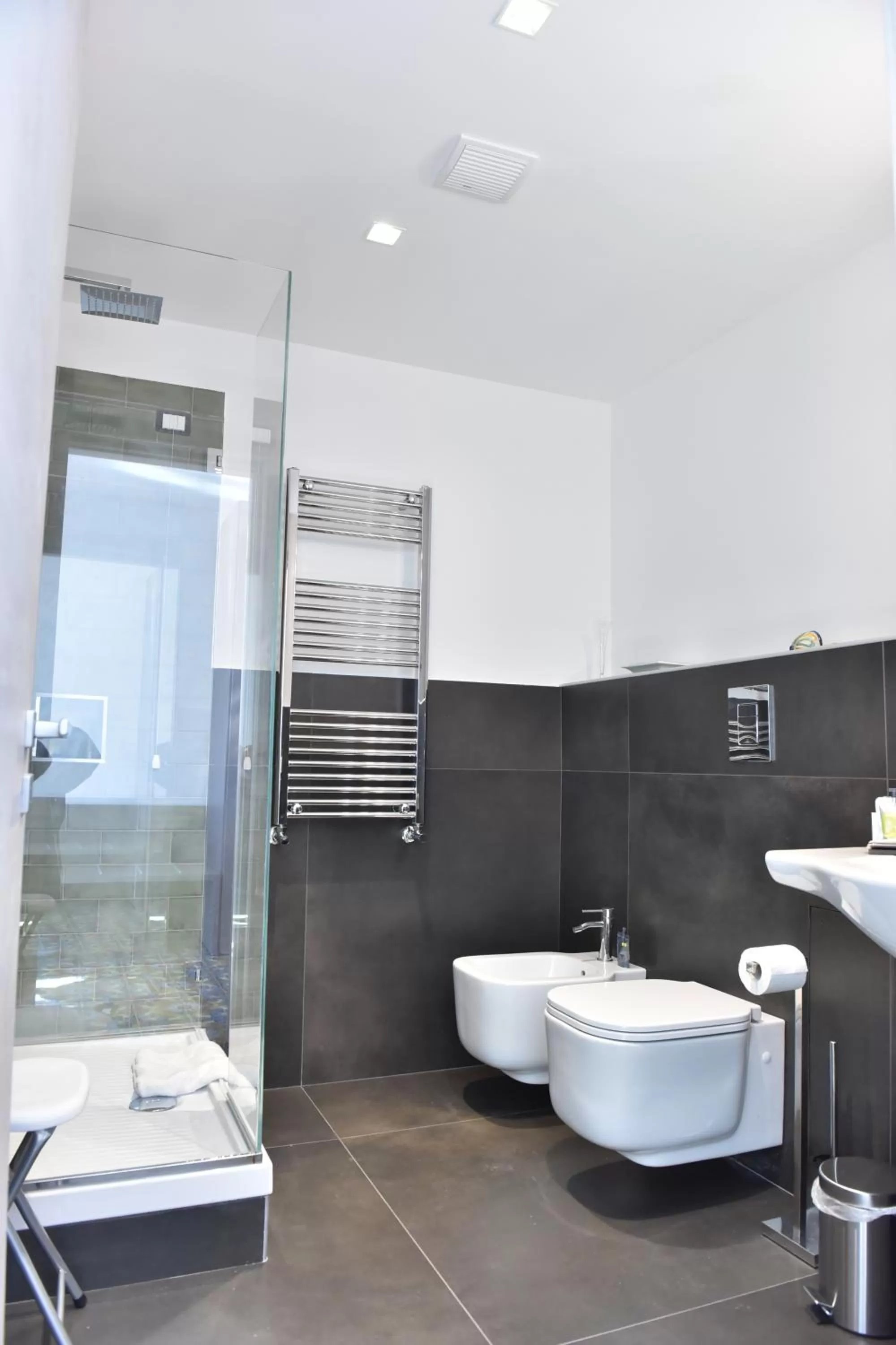 Bathroom in Specchio di Parthenope B&B