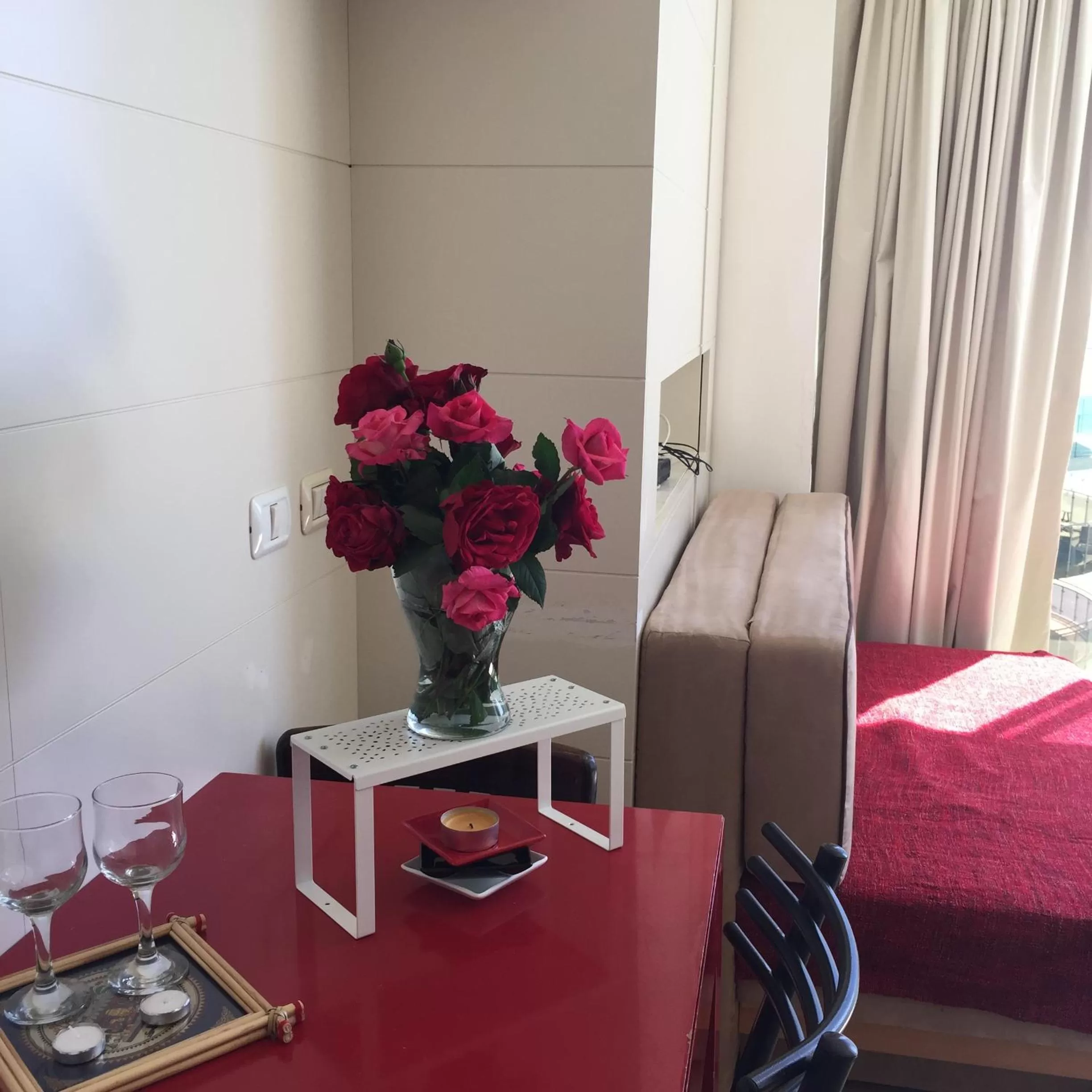 Seating area in Raphael Apartments