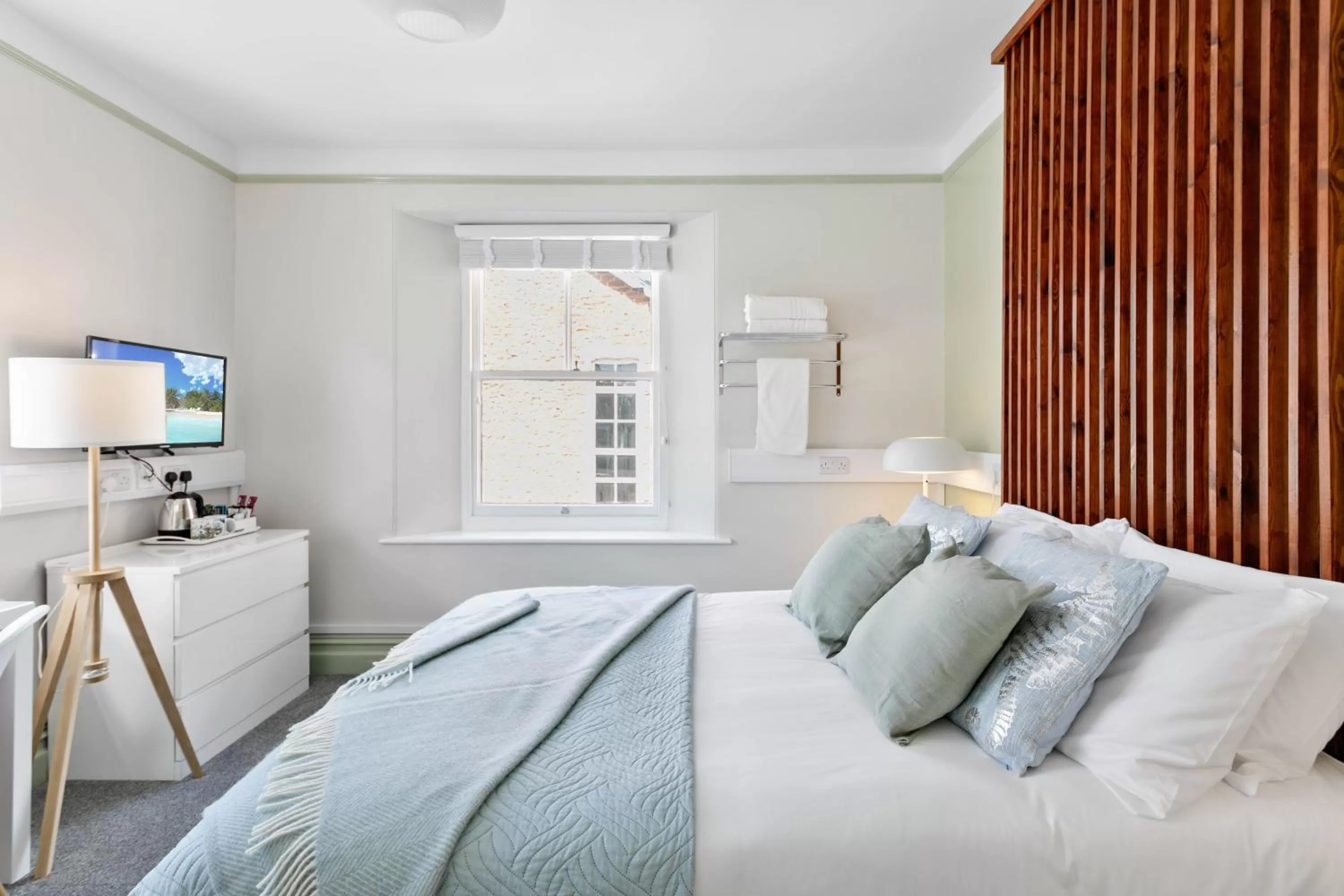 Bed in Park View R & R - Adult Only - Self-Catering - Free Parking - EV Point