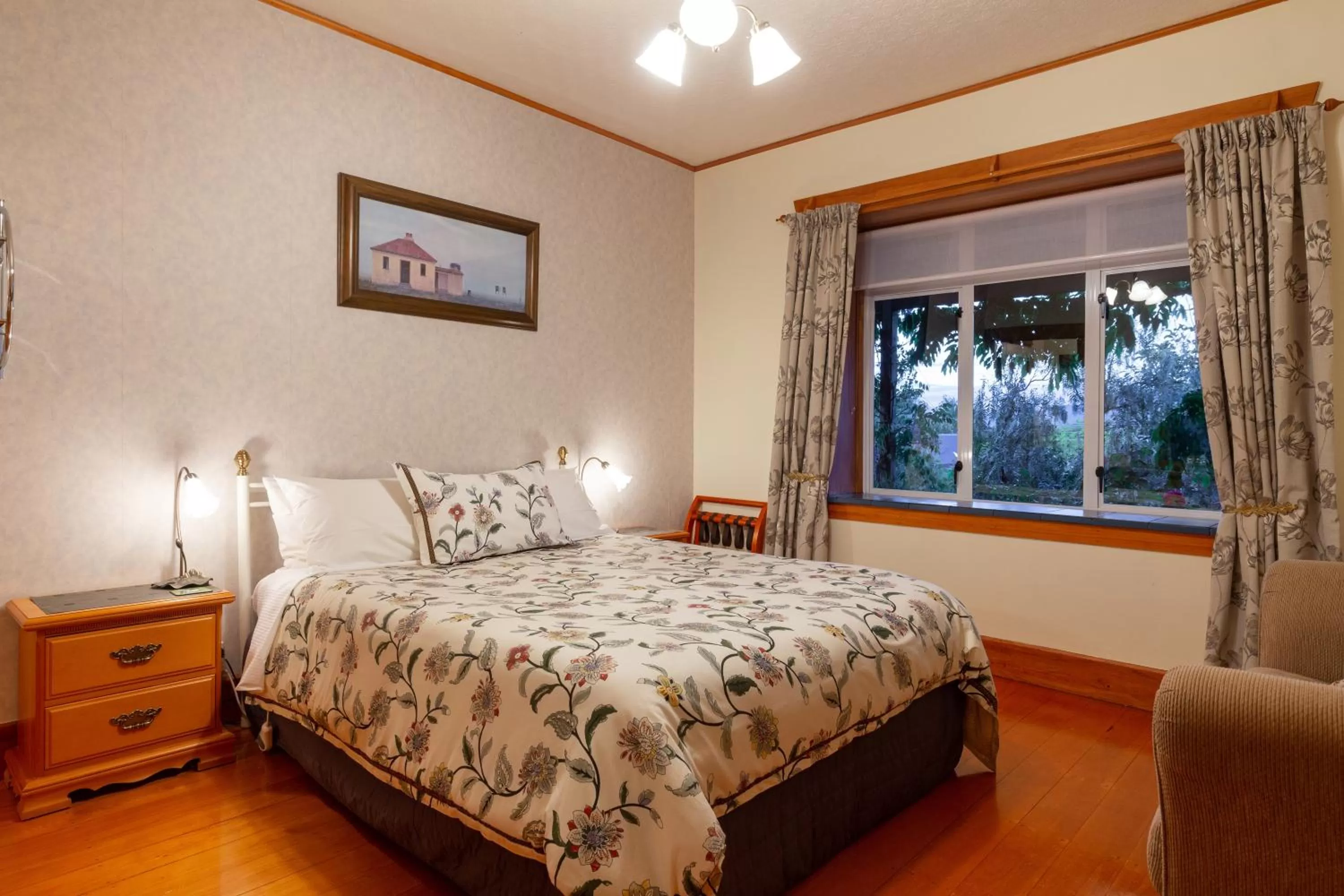 Bedroom, Bed in Olde Mill House B&B & Bike2Wine cycle hire