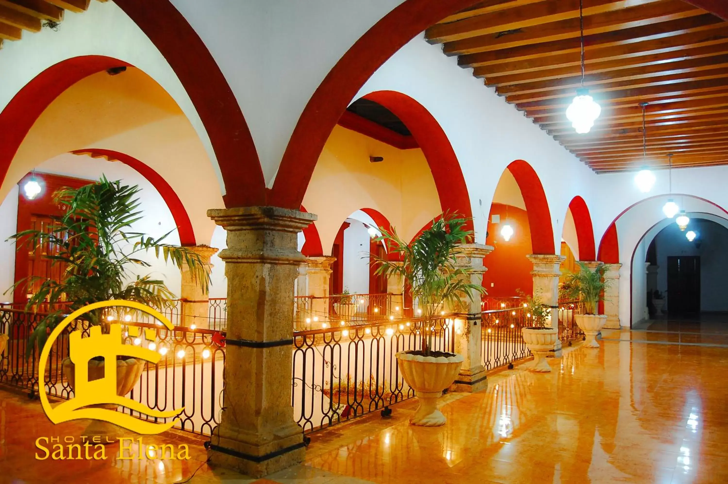 Deluxe Double Room with Two Double Beds in Hotel Santa Elena Deluxe Double Room with Two Double Beds in Hotel Santa Elena