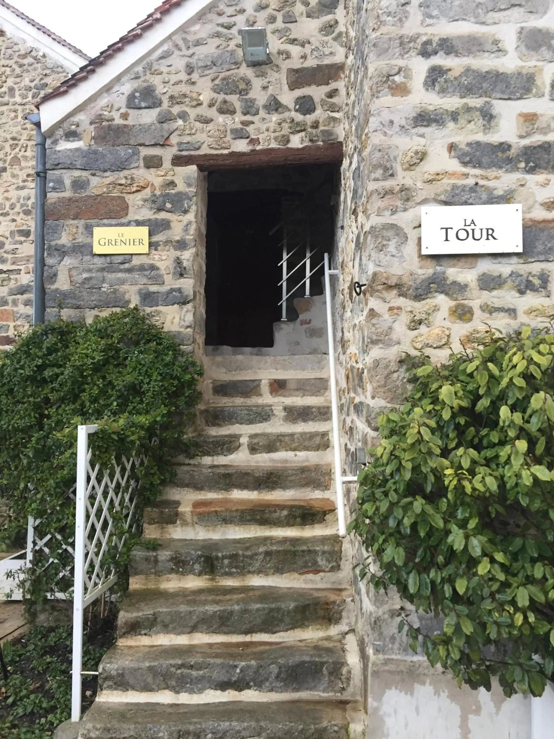Facade/entrance in la ferme des ruelles