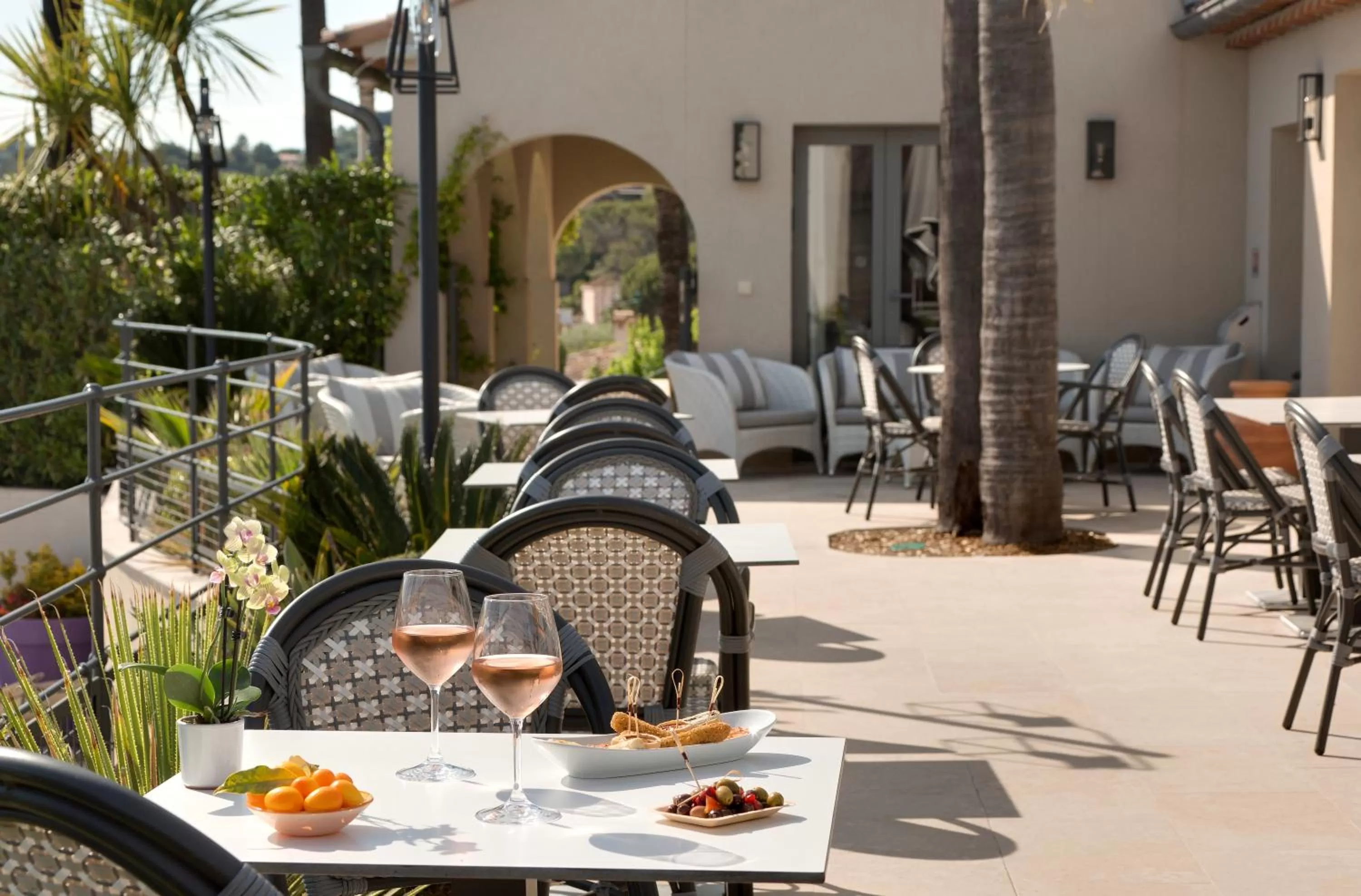 Lounge or bar in La Bastide de Biot