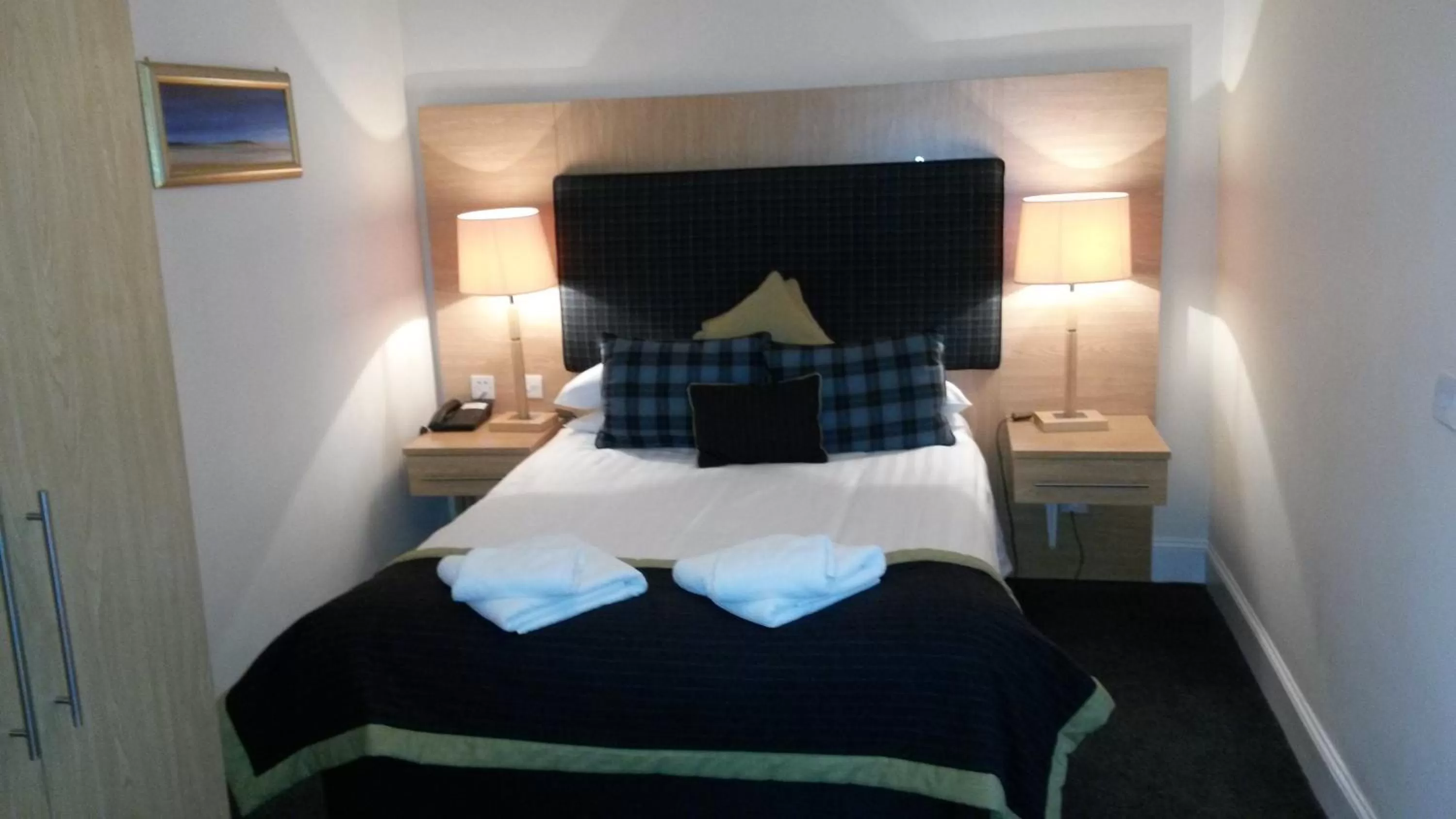 Bedroom, Bed in Northern Hotel