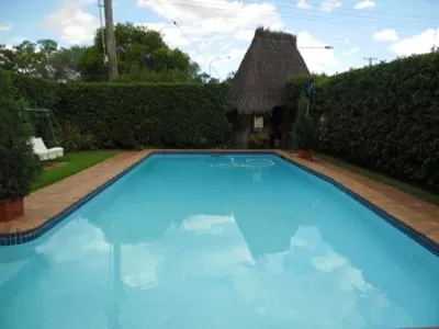Swimming pool in The Wayfarer Motel