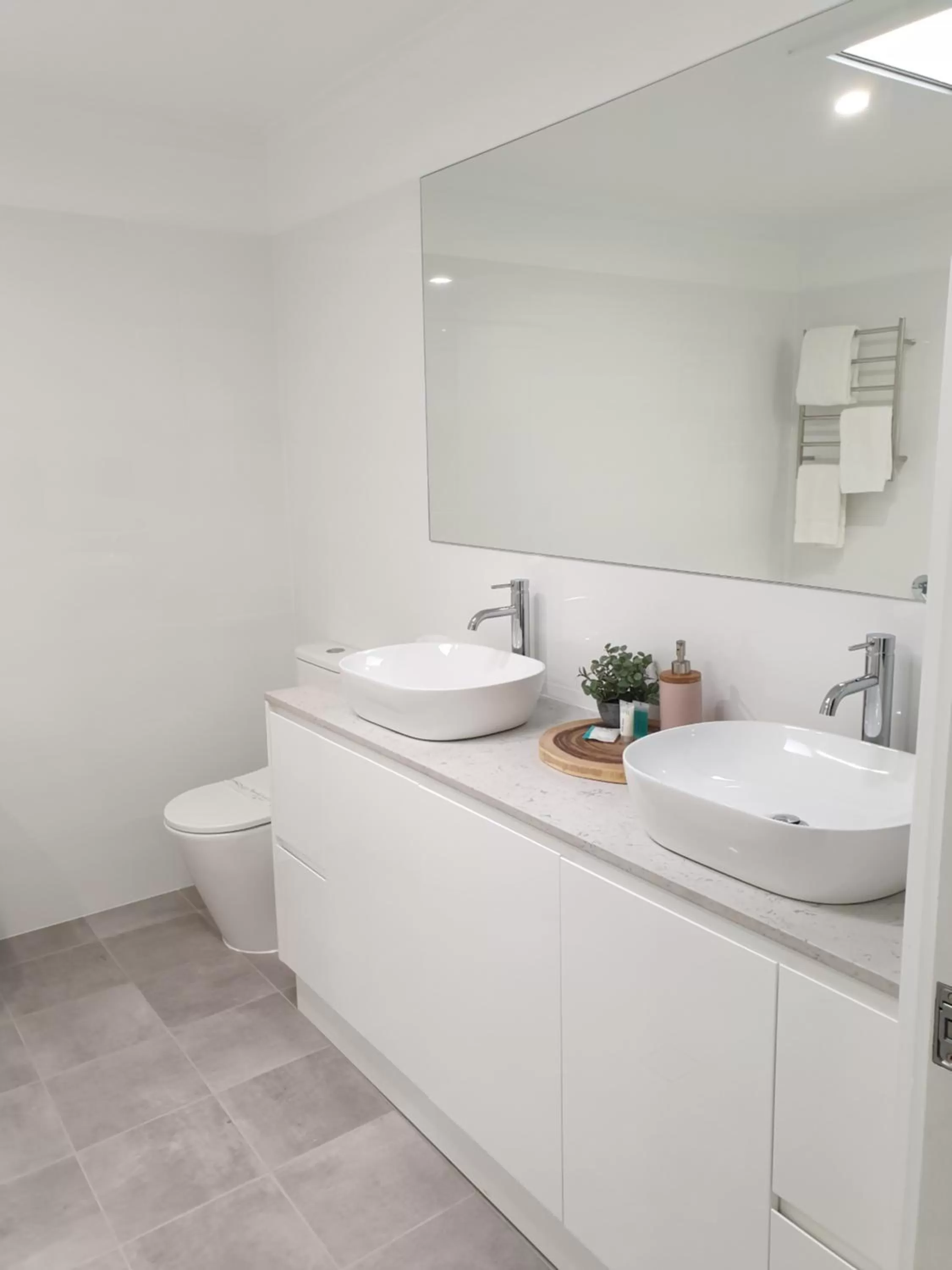 Bathroom in Twofold Bay Motor Inn