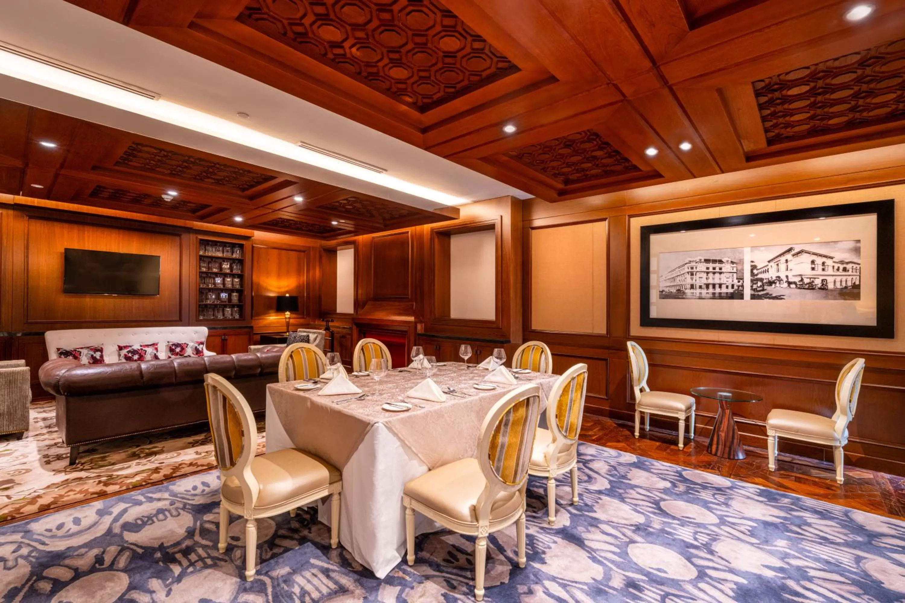 Lounge or bar in NH Collection Colombo