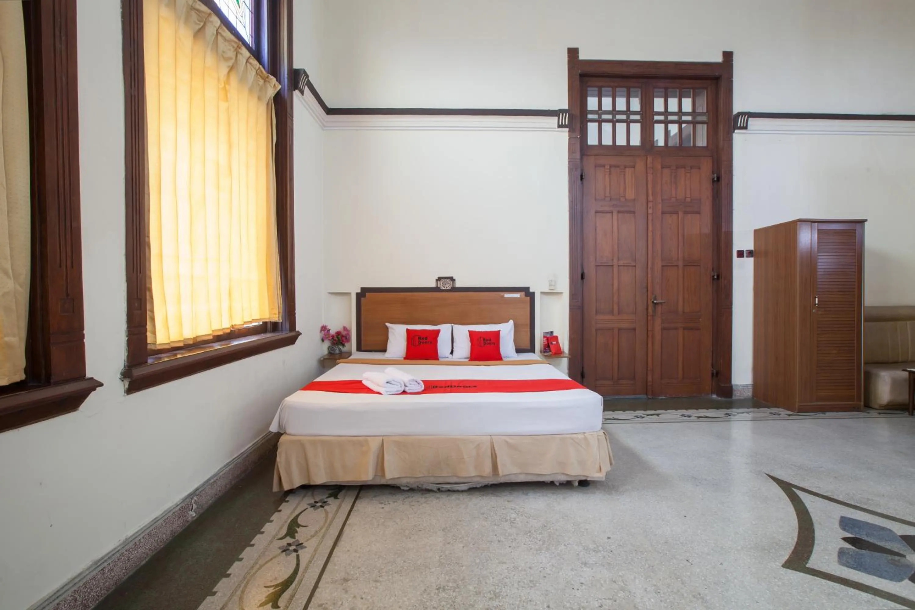 Bedroom, Bed in RedDoorz @ Lawang