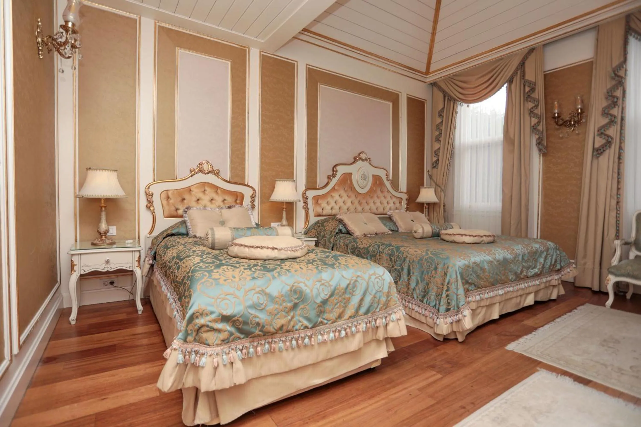 Photo of the whole room, Bed in Limak Yalova Thermal Boutique Hotel