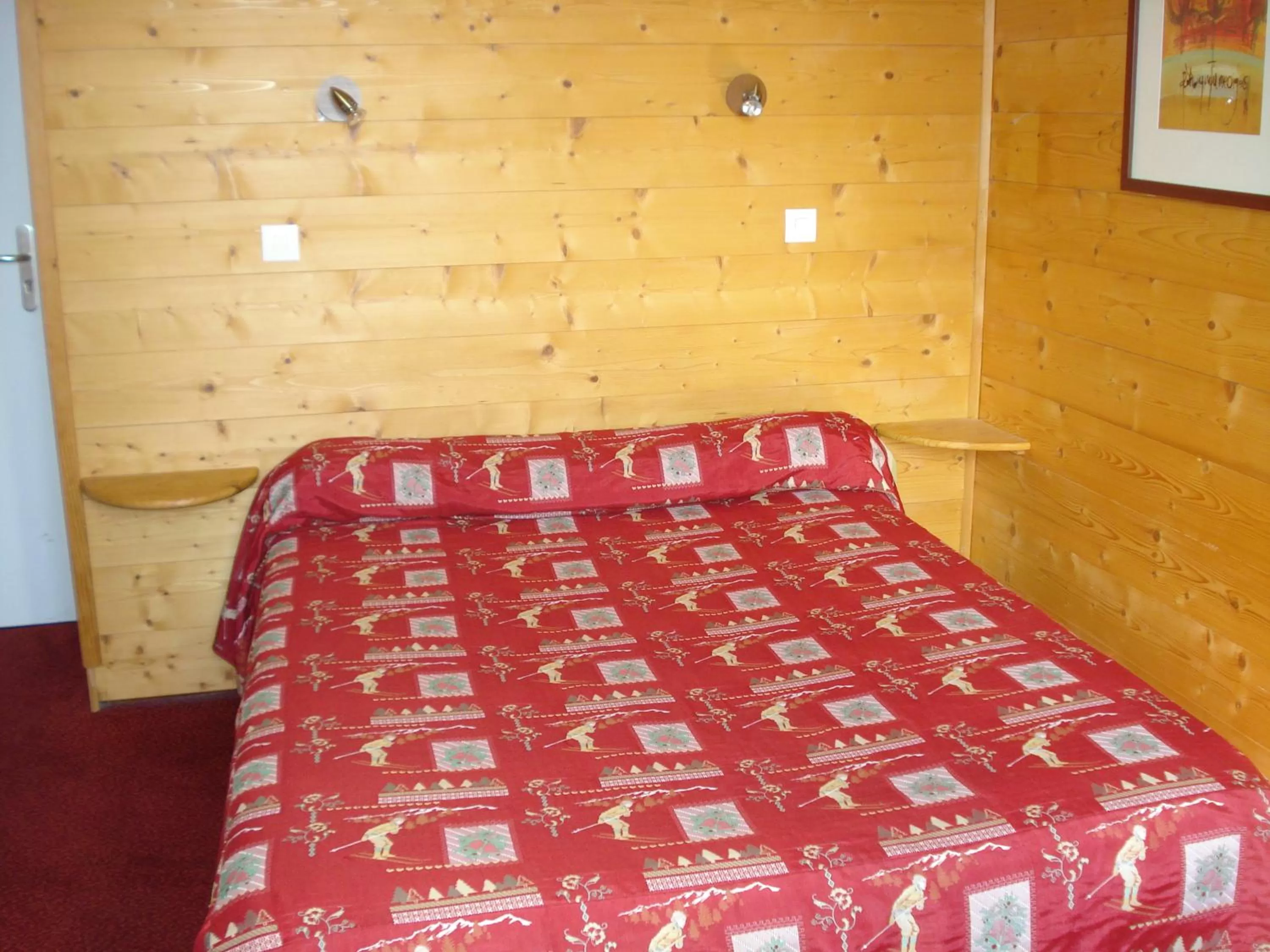 Bed in Hôtel du Centre