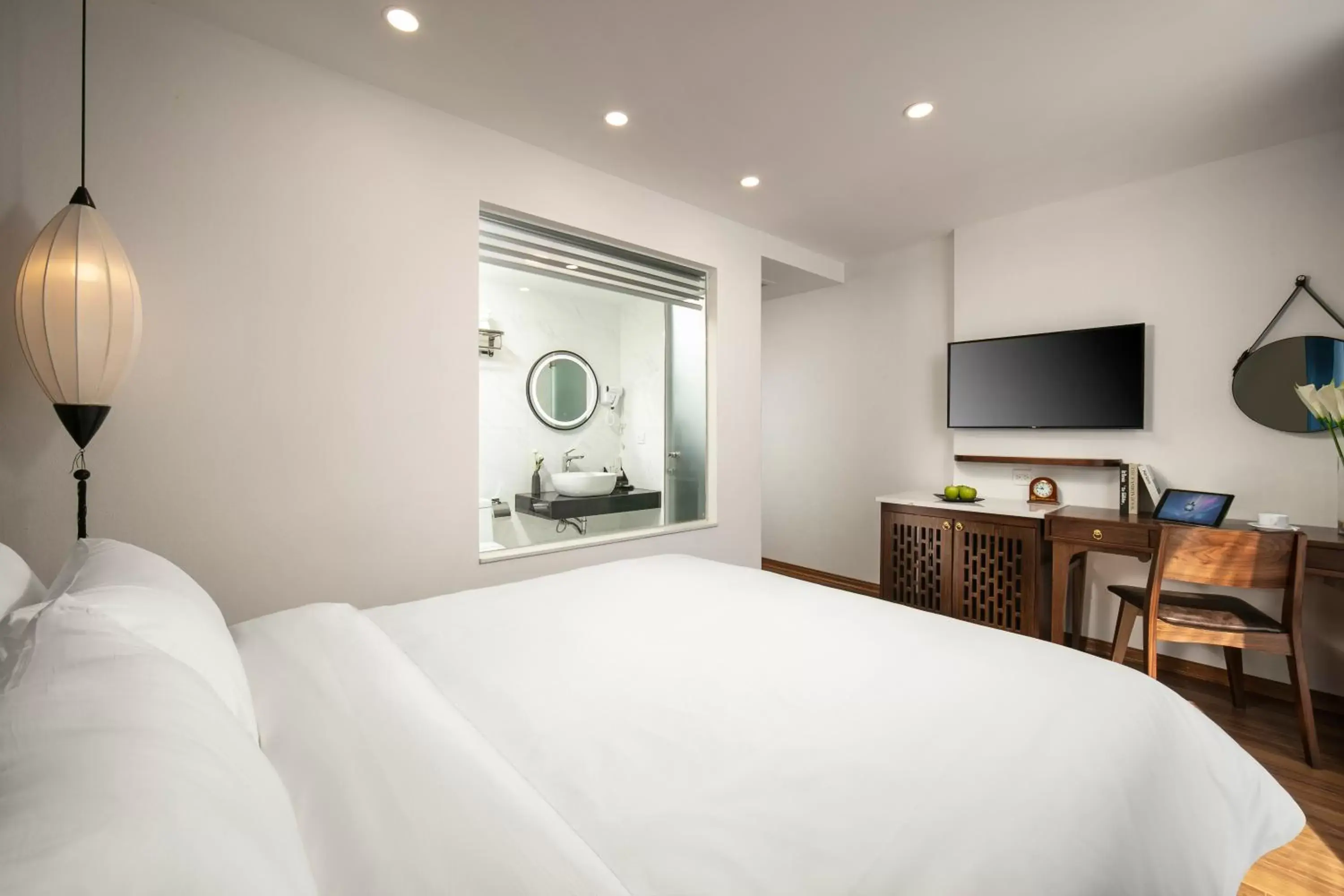 Deluxe Double or Twin Room with Balcony in Hanoi Exclusive Hotel Deluxe Double or Twin Room with Balcony in Hanoi Exclusive Hotel