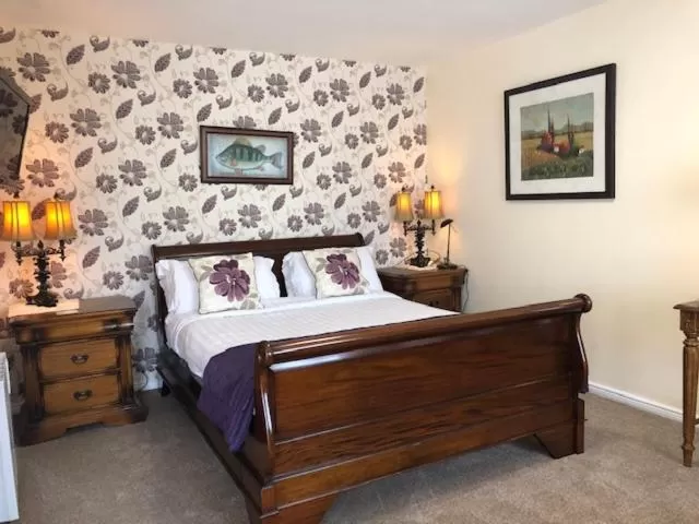 Photo of the whole room, Bed in Crystal Springs B&B