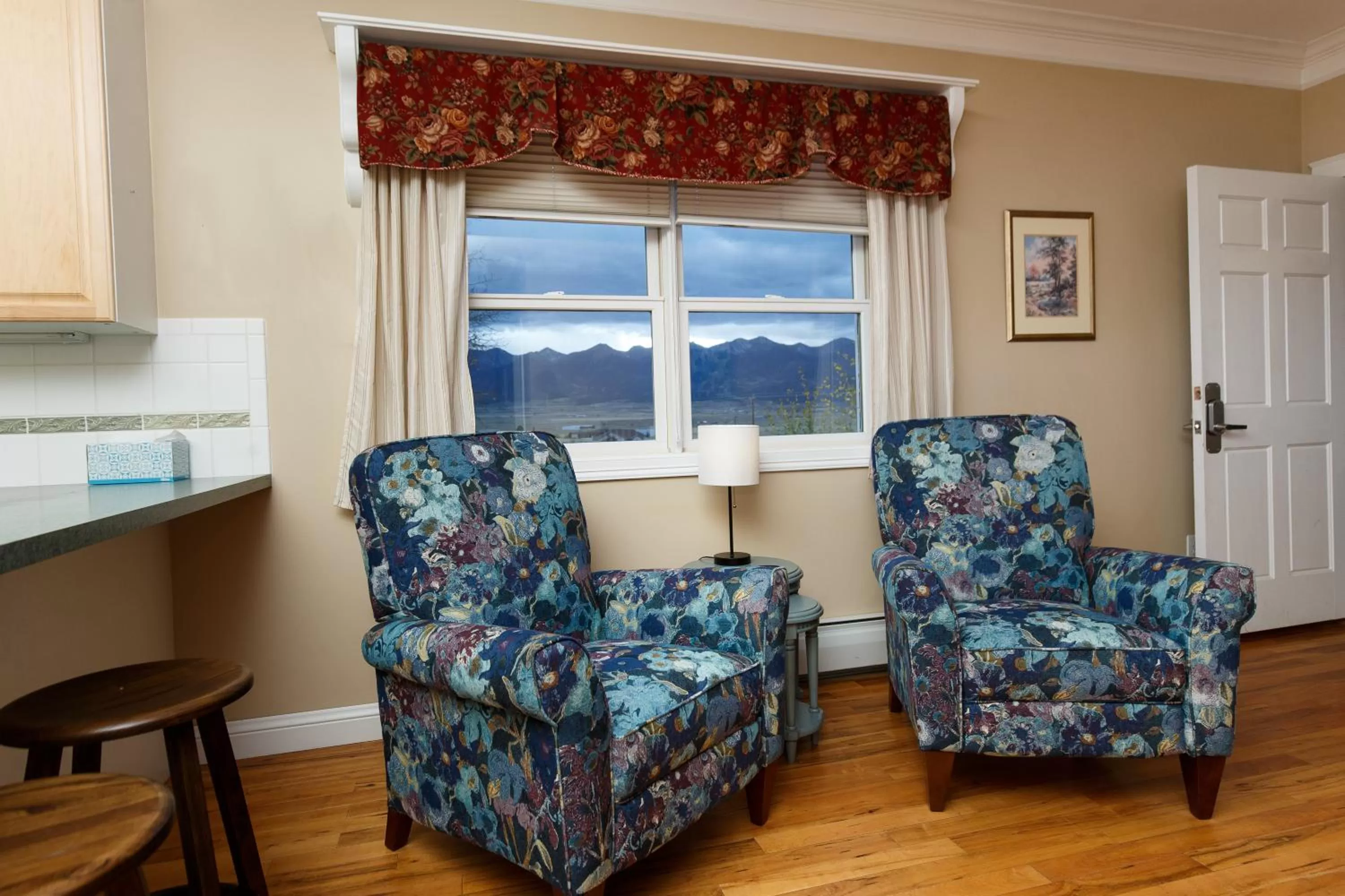 Seating Area in Lamp Post Lodge