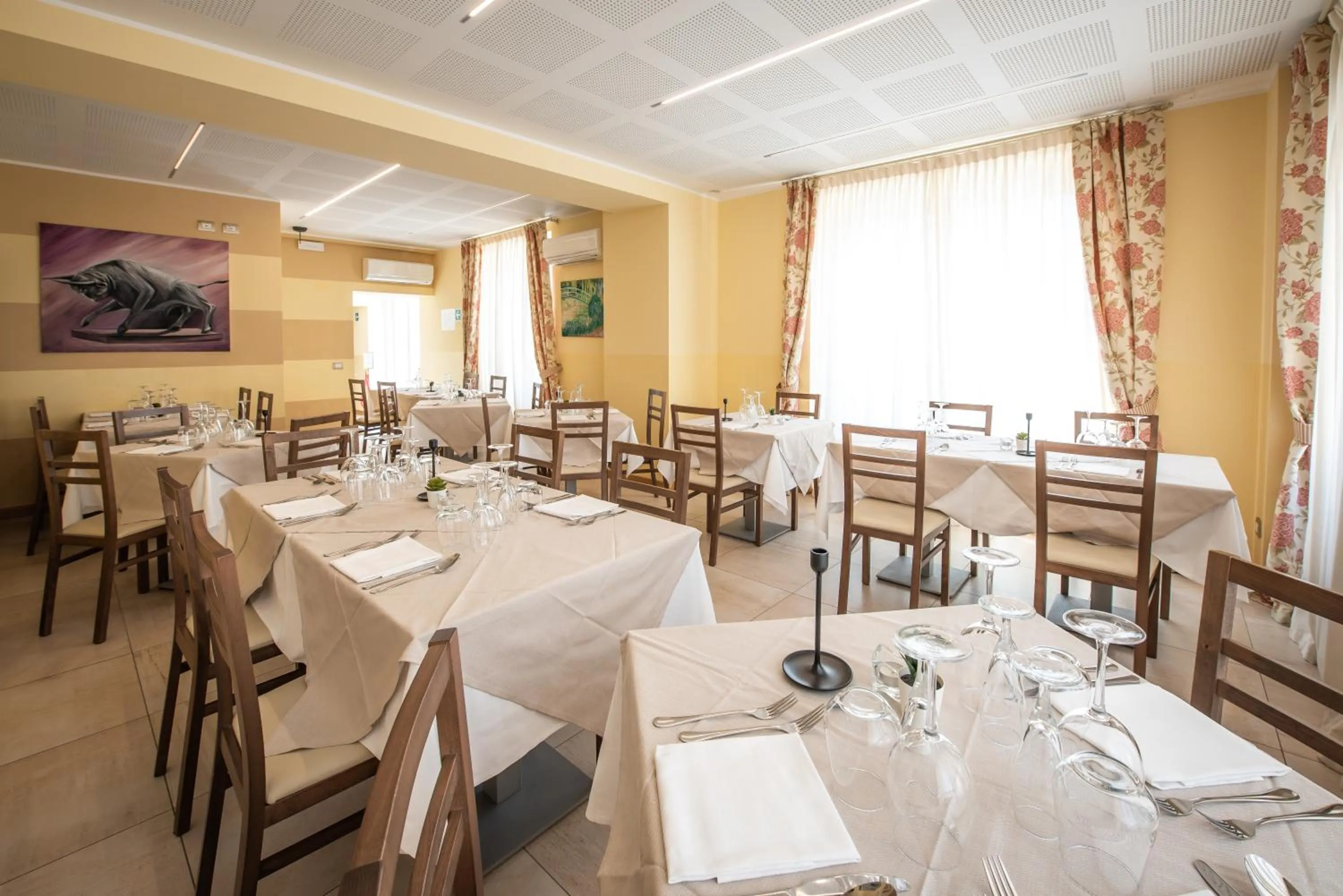 Restaurant/places to eat in Hotel Rosa