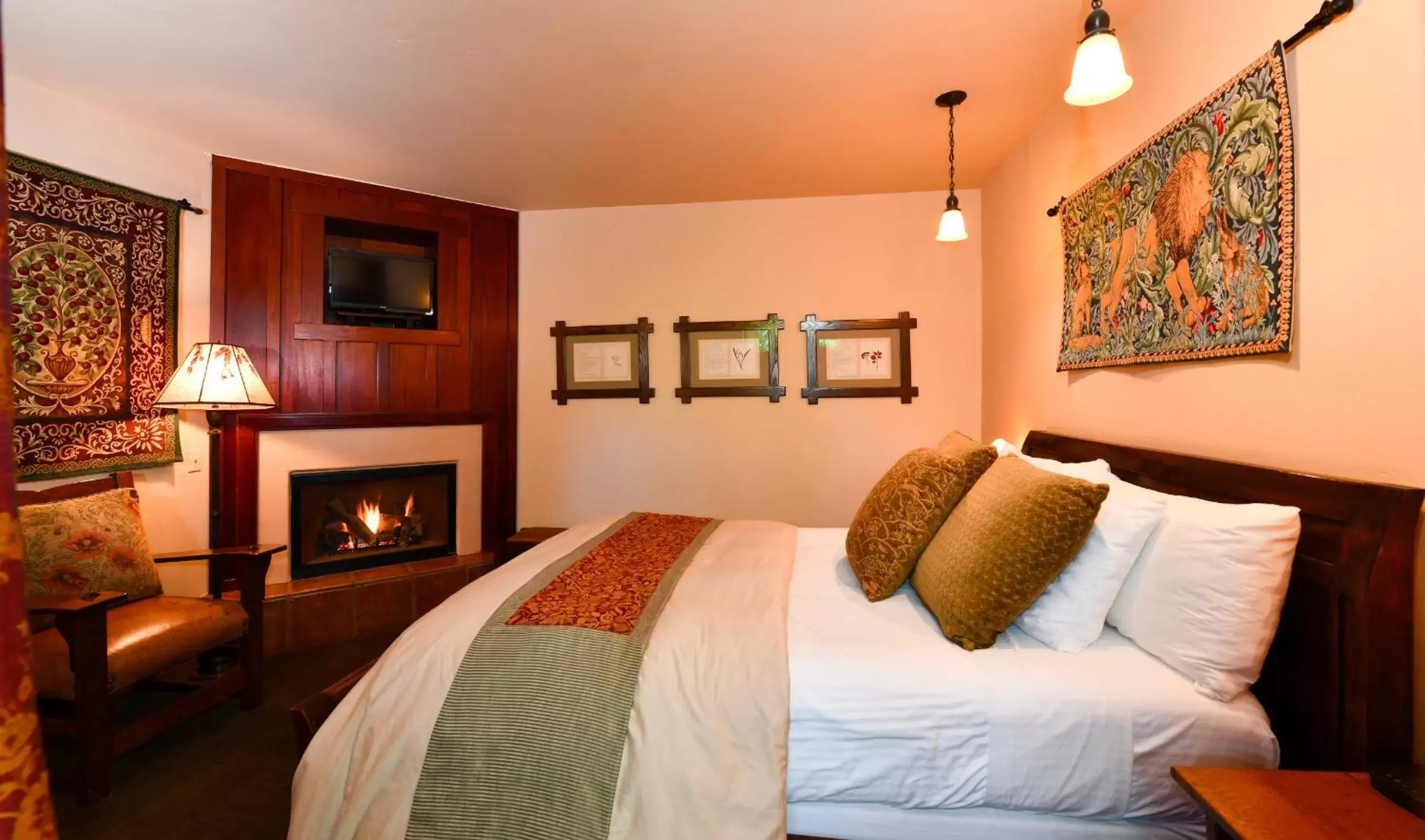 Queen Room - Disability Access in Blackbird Inn Queen Room - Disability Access in Blackbird Inn