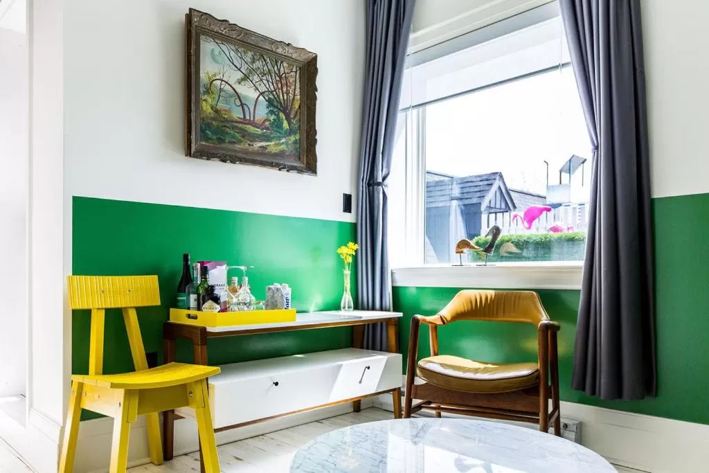 Living room in Drake Devonshire and Motor Inn