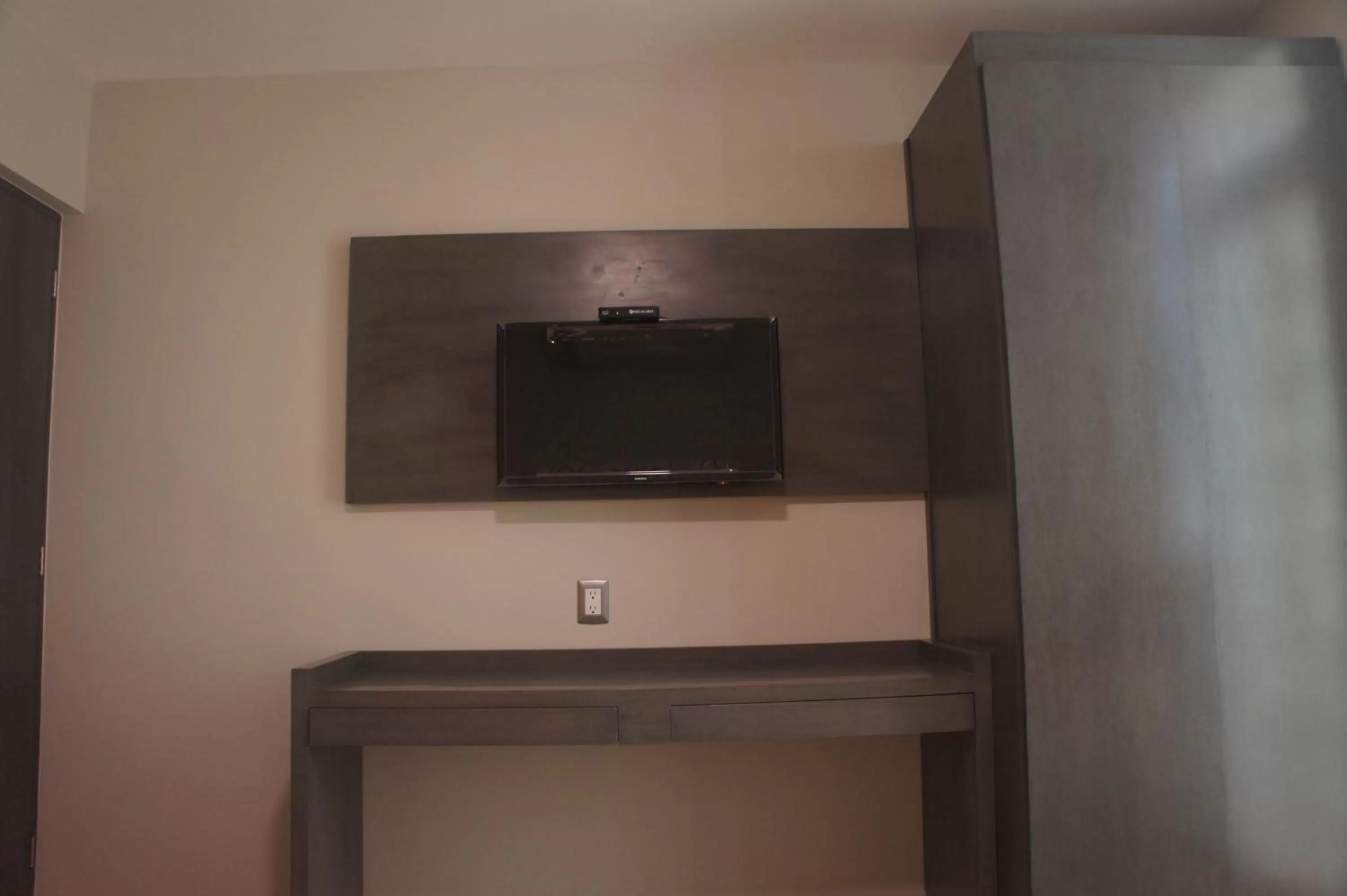 Bedroom, TV/Entertainment Center in Suites San Luis