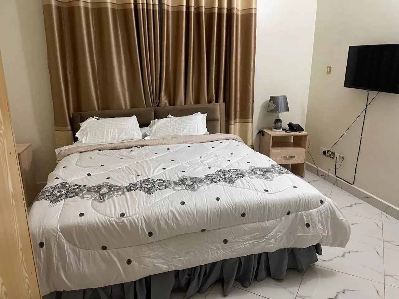 Bedroom, Bed in Jaffa Suites