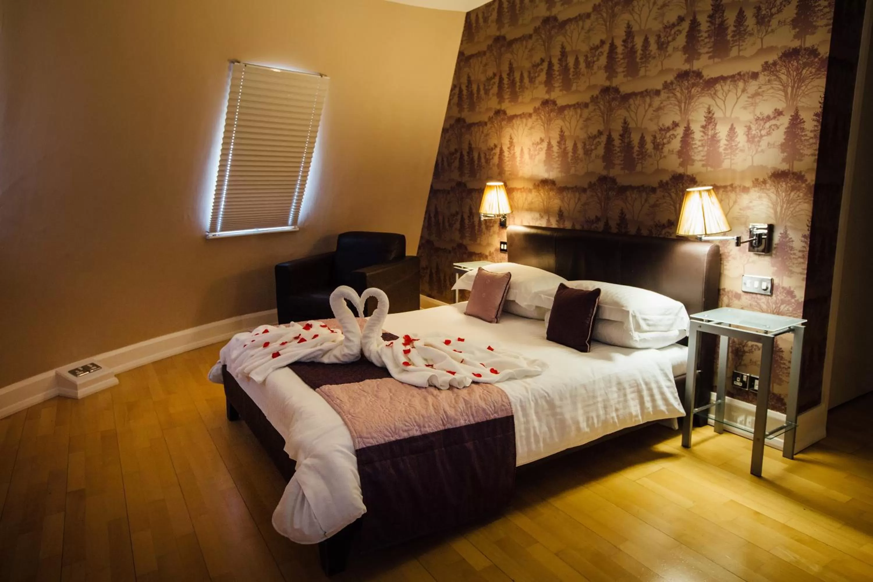 Bedroom, Bed in Duke Of Cornwall Hotel