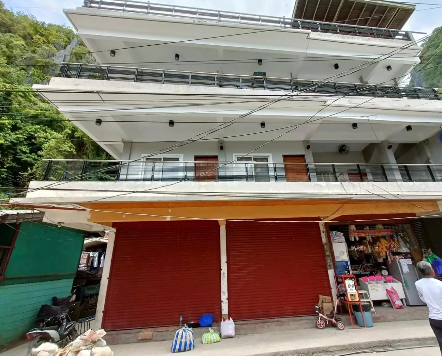 Property building in Hanna's Inn, El Nido