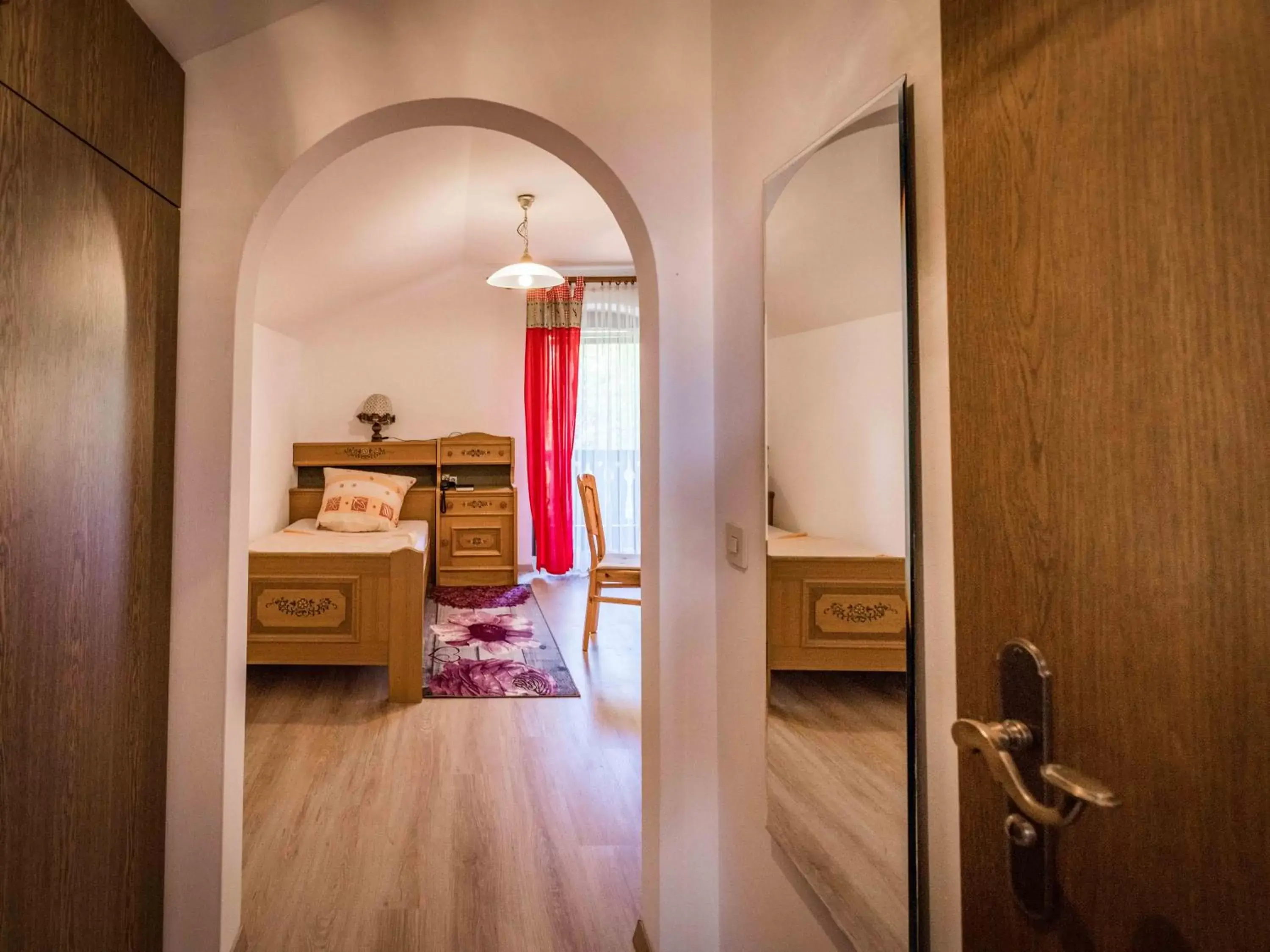 Single Room with Mountain View in Hotel Am Rupertuspark Single Room with Mountain View in Hotel Am Rupertuspark