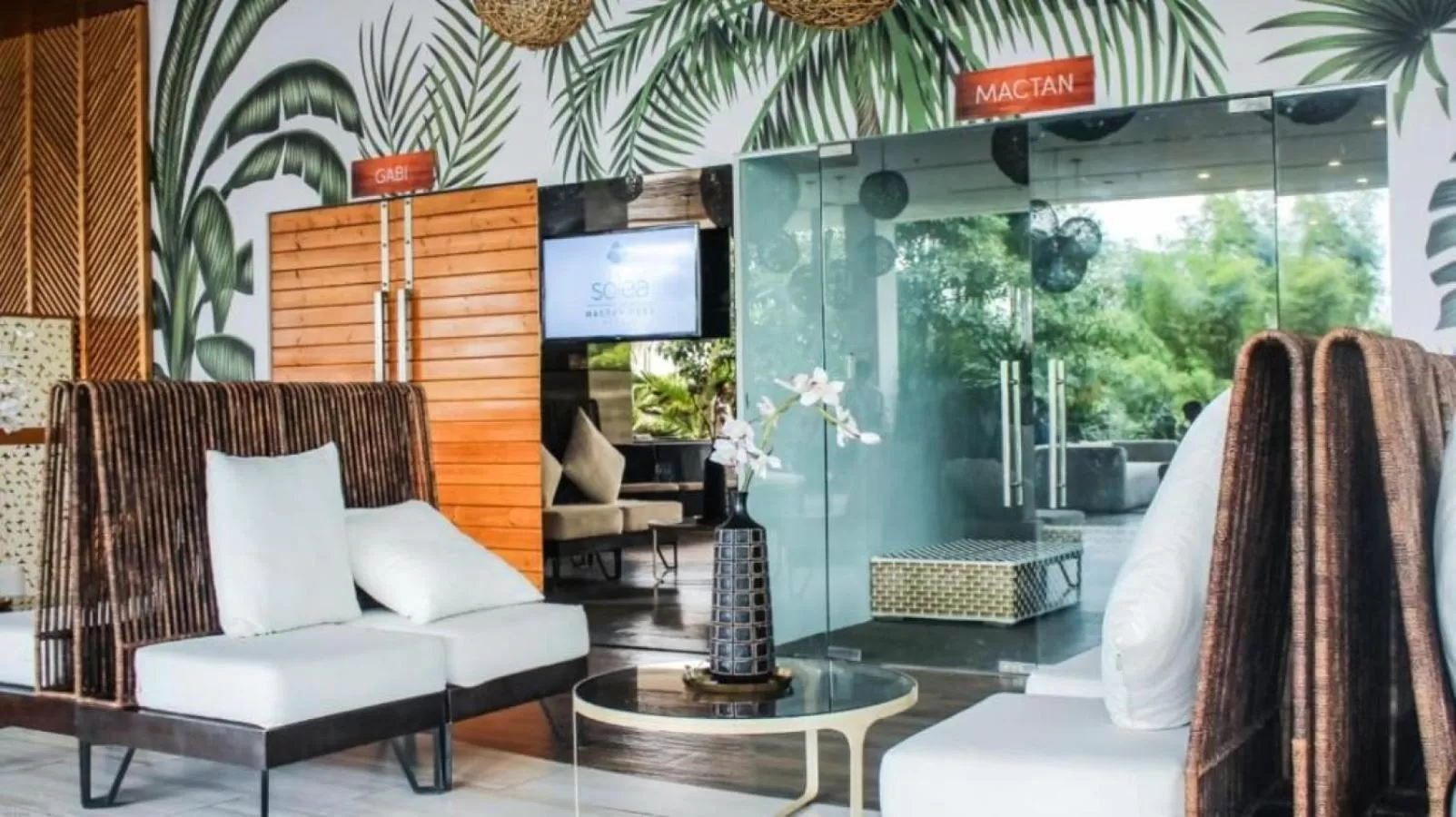 Lobby or reception in Solea Mactan Resort