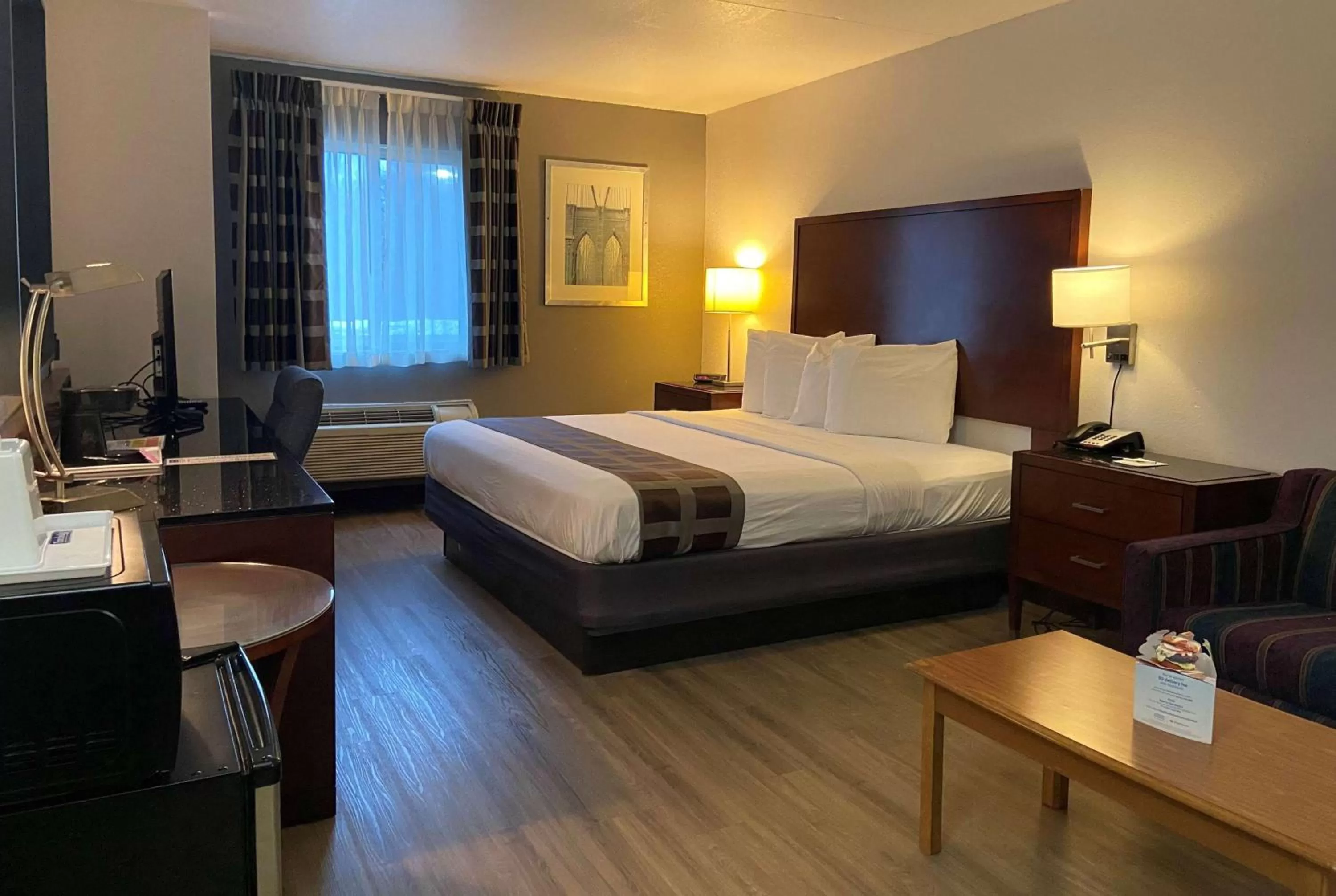 Photo of the whole room, Bed in Travelodge Inn & Suites by Wyndham Albany