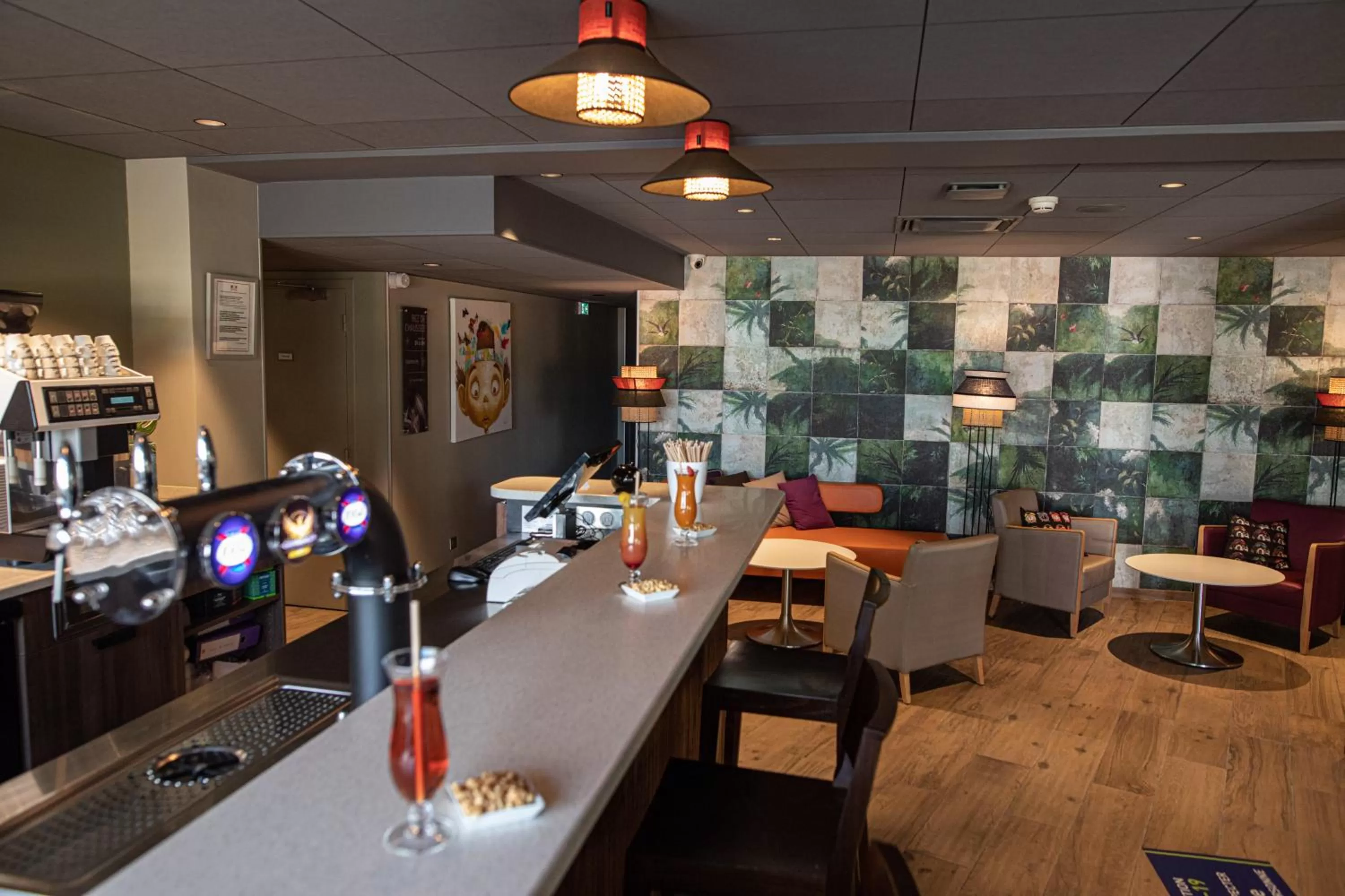 Lounge or bar in ibis Styles Clermont-Ferrand Aéroport