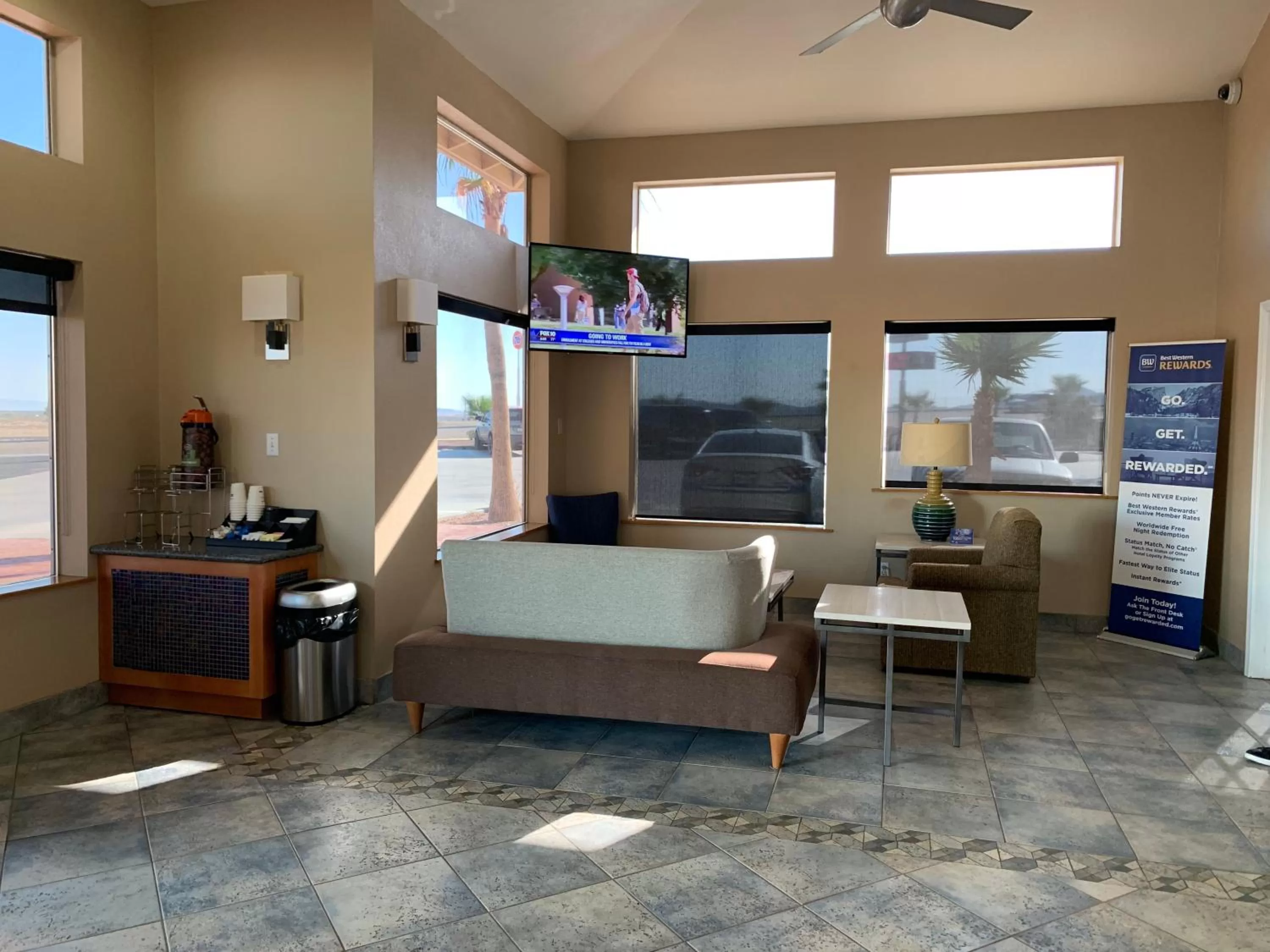 Lobby or reception in Best Western Desert Oasis