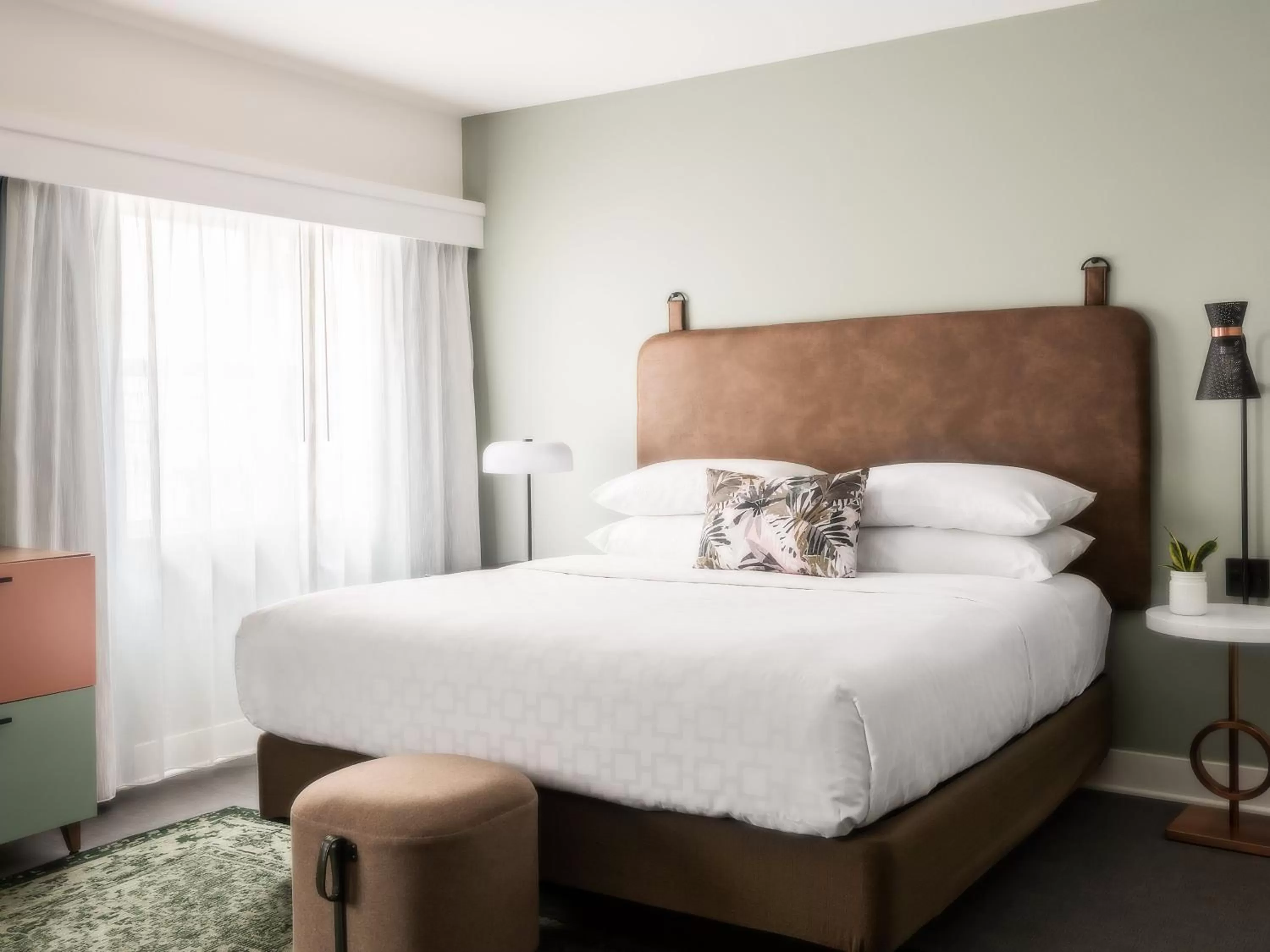 Photo of the whole room, Bed in Holiday Inn Express St. Louis Central West End by IHG