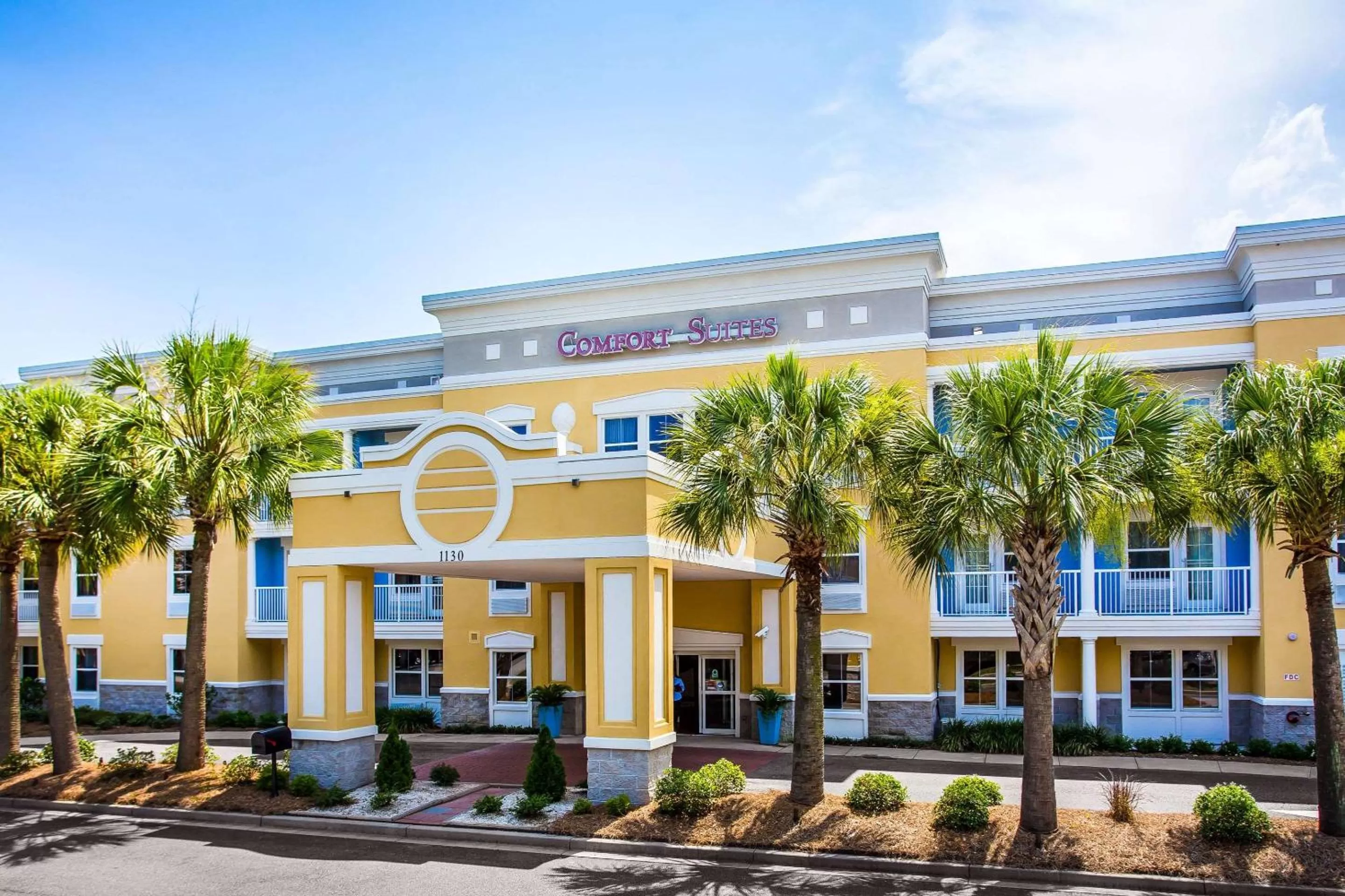Property building in Comfort Suites at Isle of Palms Connector