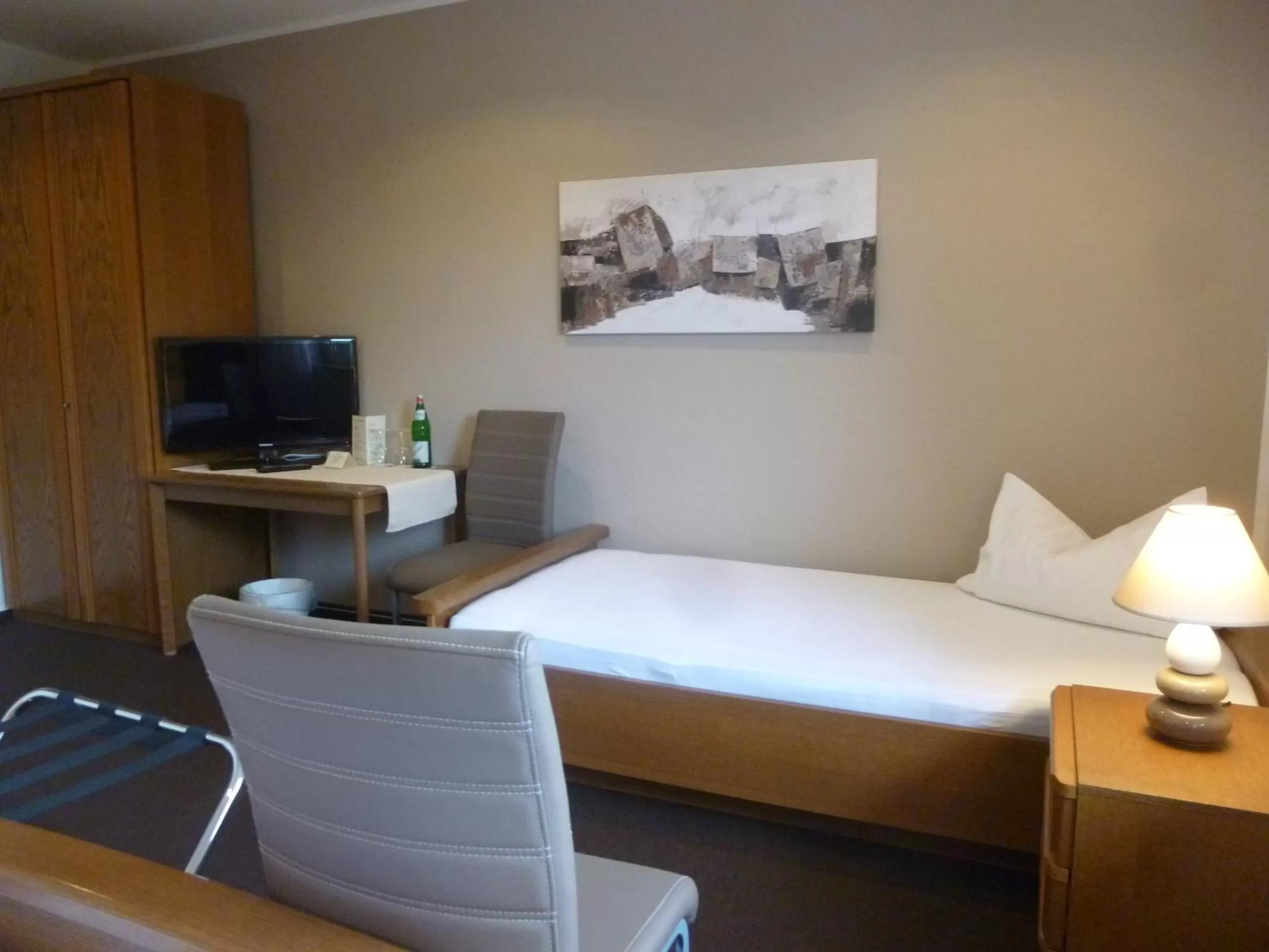 Photo of the whole room, Bed in Hotel van Lendt garni