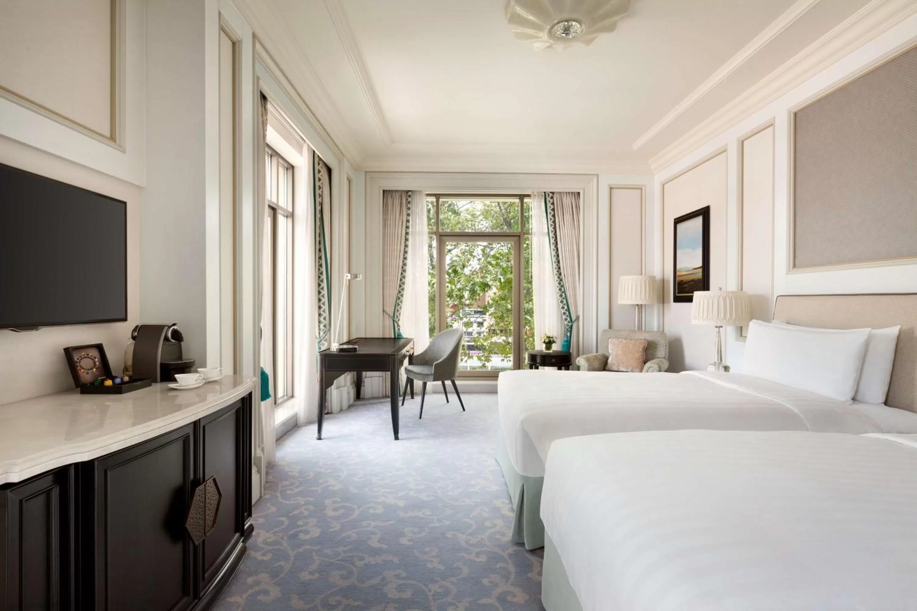 Photo of the whole room, Bed in Shangri-La Bosphorus, Istanbul